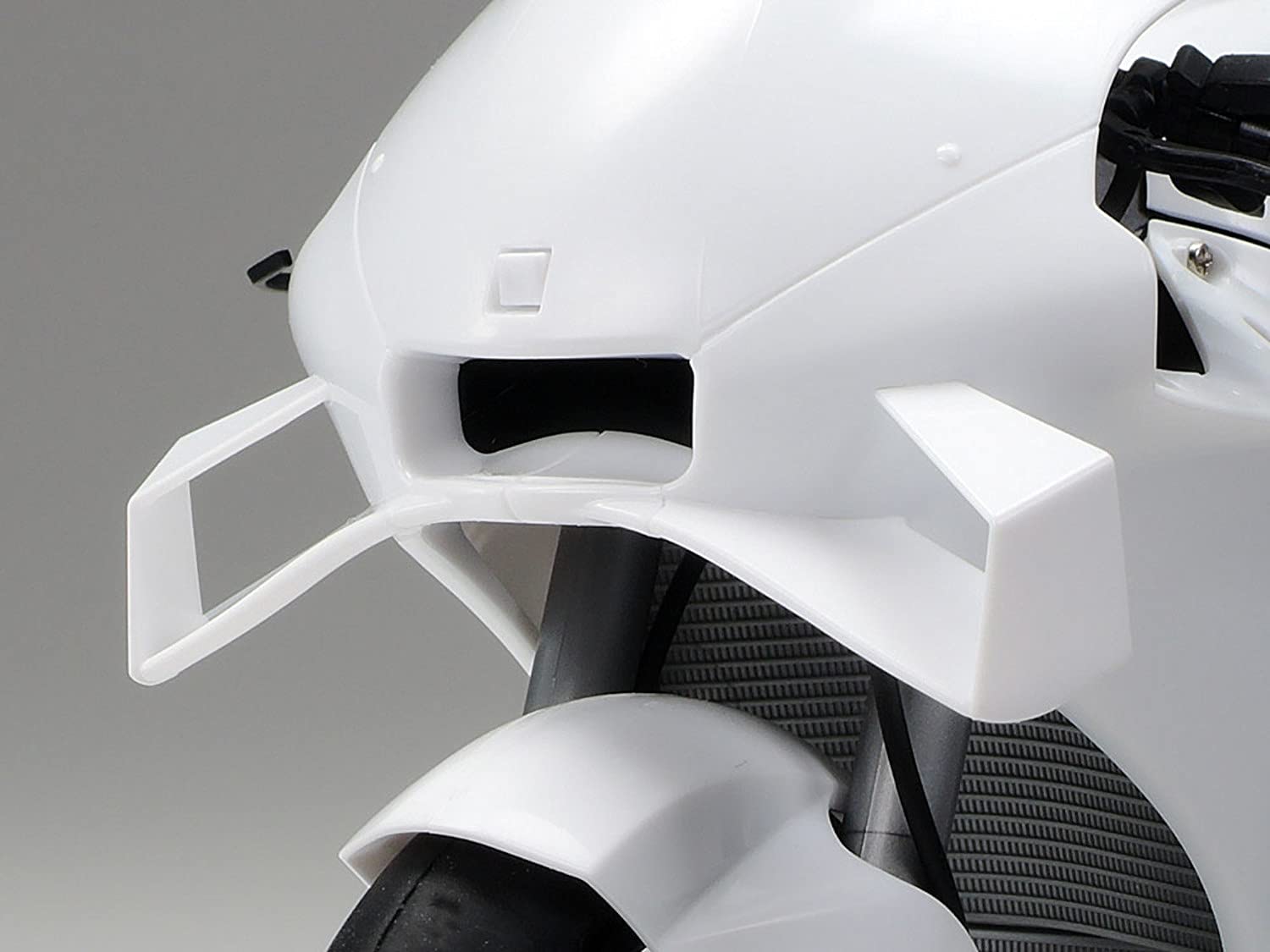 tamiya-14139-team-suzuki-gsx-rr-2020-motorradbausatz-1-12 image 4
