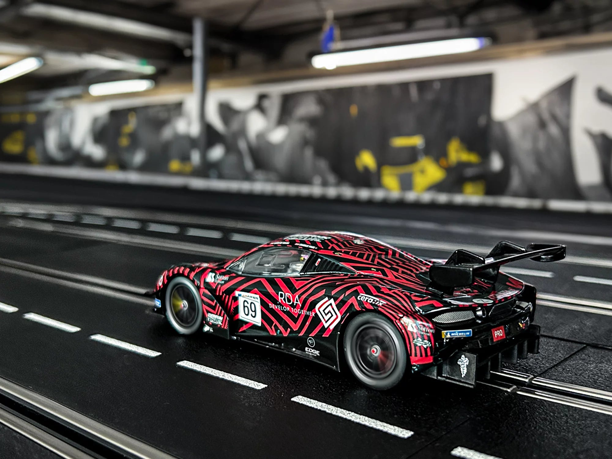 carrera-digital-132-mclaren-720s-gt3-slotcar-no-69-optimum image 4