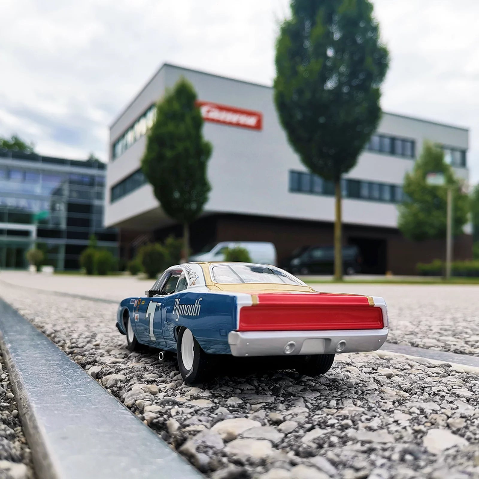 carrera-digital-132-plymouth-roadrunner-no-7-slotcar-1-32 image 4