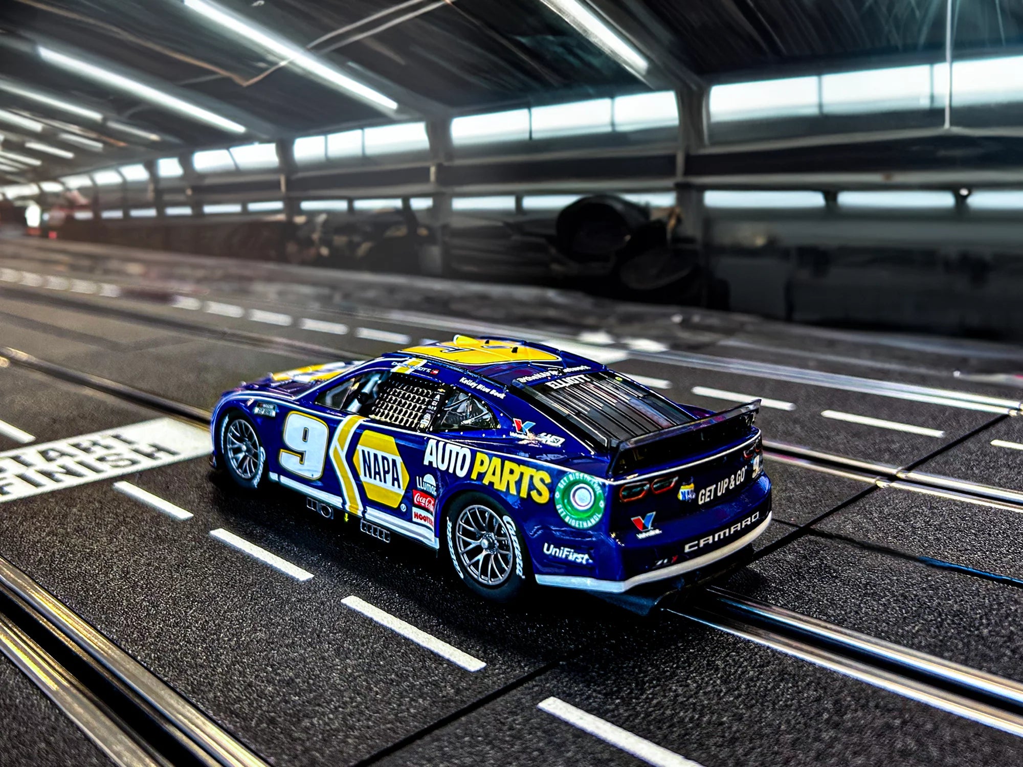 carrera-chevrolet-camaro-nascar-no-9-slotcar-1-32-zl1 image 4