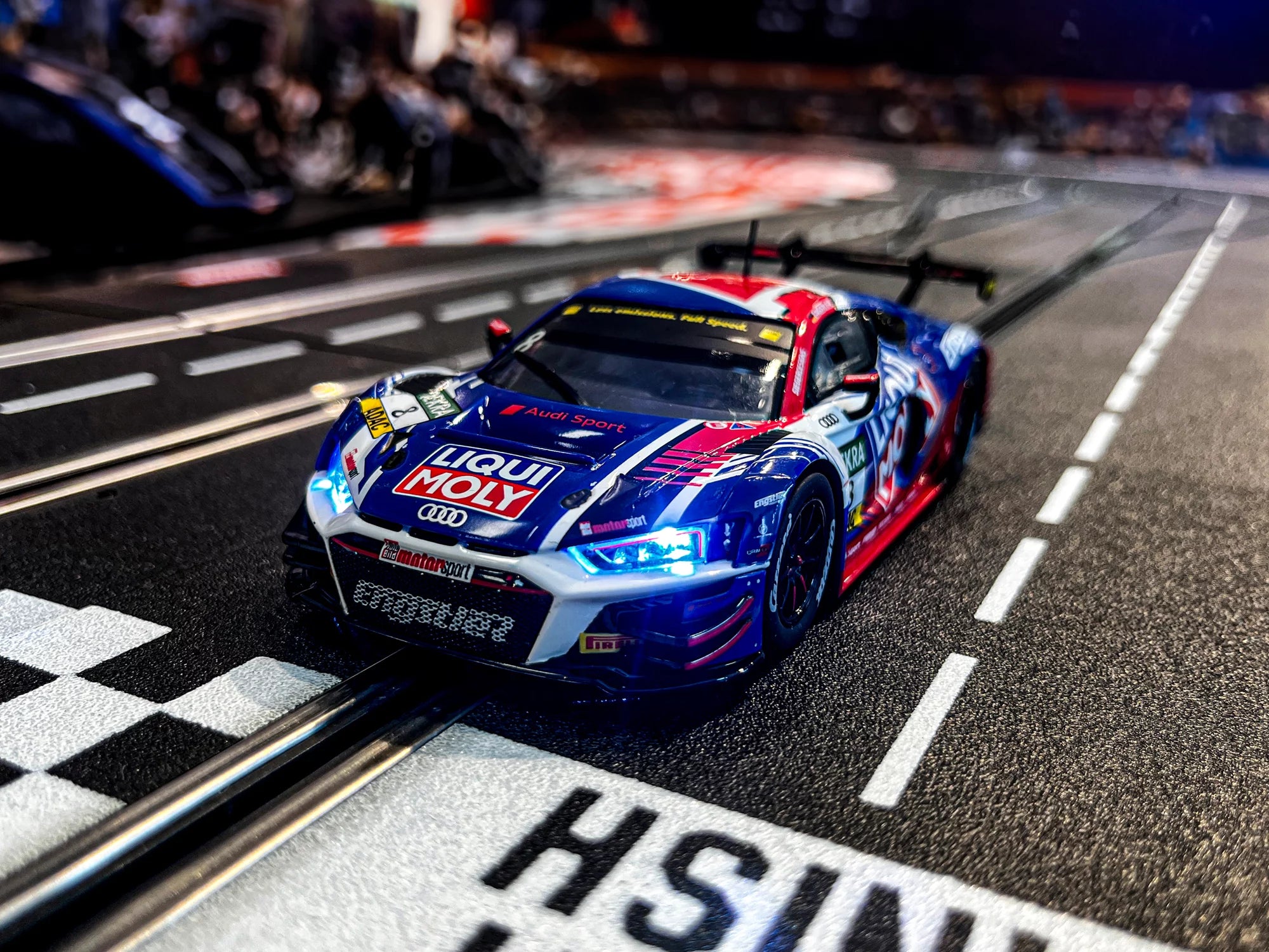 carrera-digital-132-audi-r8-lms-gt3-evo-ii-engstler-no-8-slotcar image 2