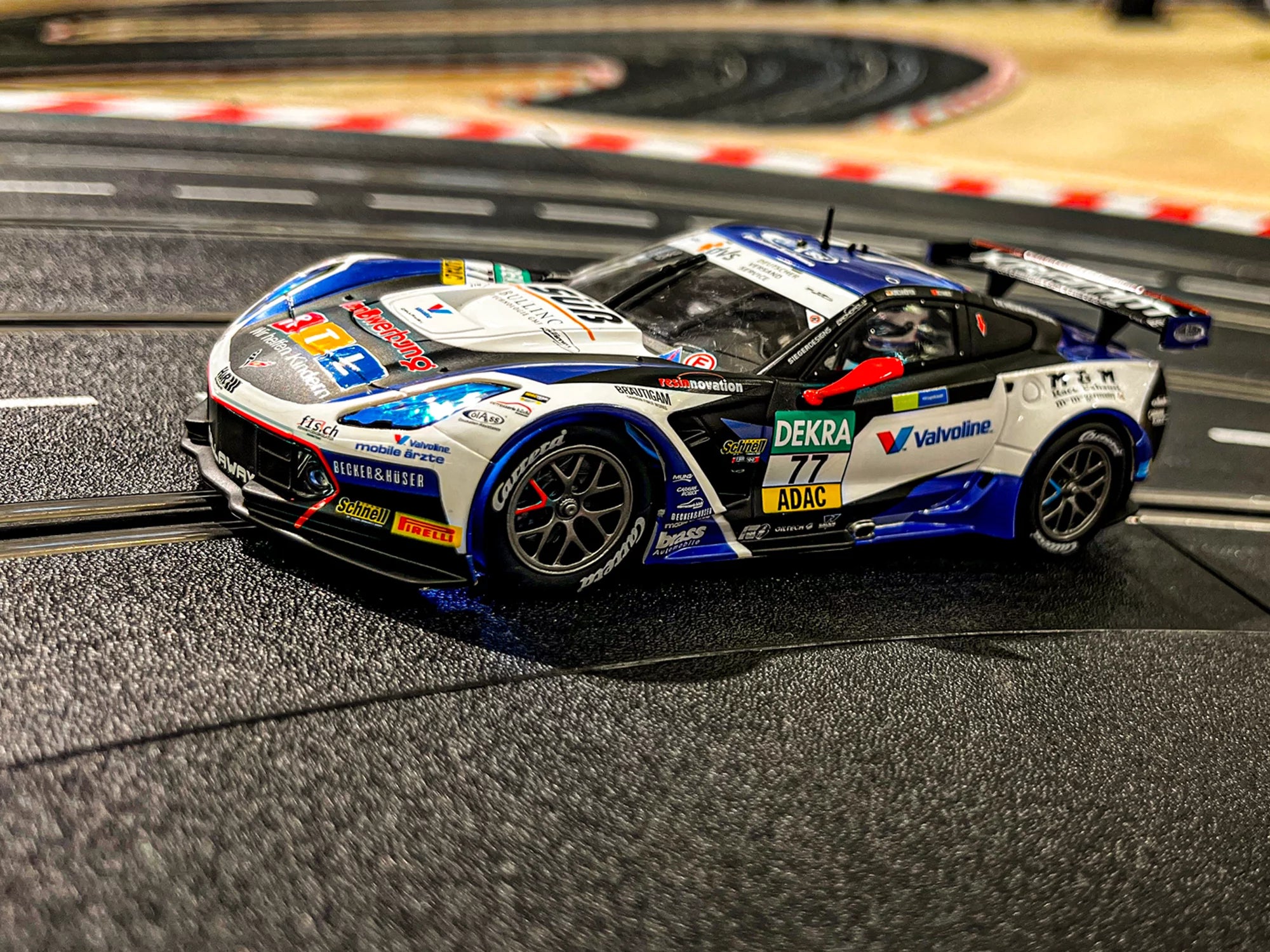 carrera-digital-132-corvette-c7-gt3-r-slotcar-no-77-1-32 image 2