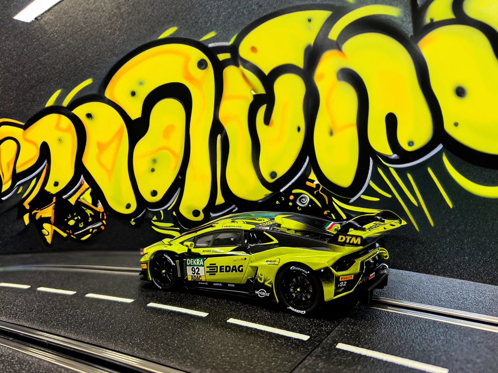 carrera-digital-132-lamborghini-huracan-gt3-evo2-slotcar-dtm-no-92 image 4