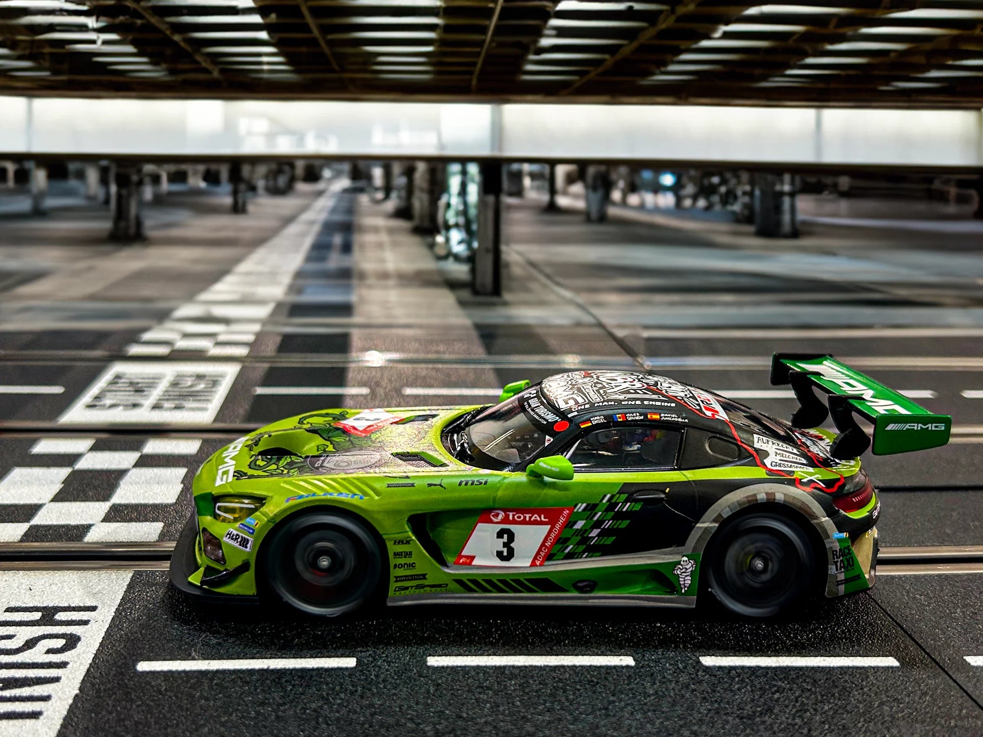 carrera-digital-132-mercedes-amg-gt3-evo-getspeed-slotcar image 3