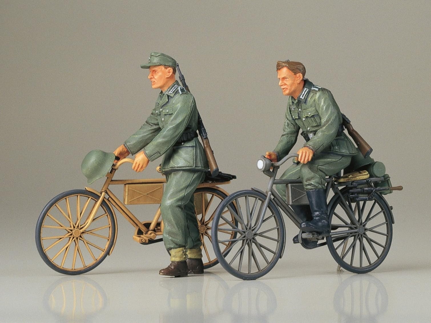 tamiya-35240-diorama-set-soldaten-fahrrad-1-35 image 2