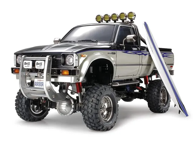 tamiya-toyota-hilux-highlift-rc-bausatz-4x4-1-10-58397-3-gang image 1