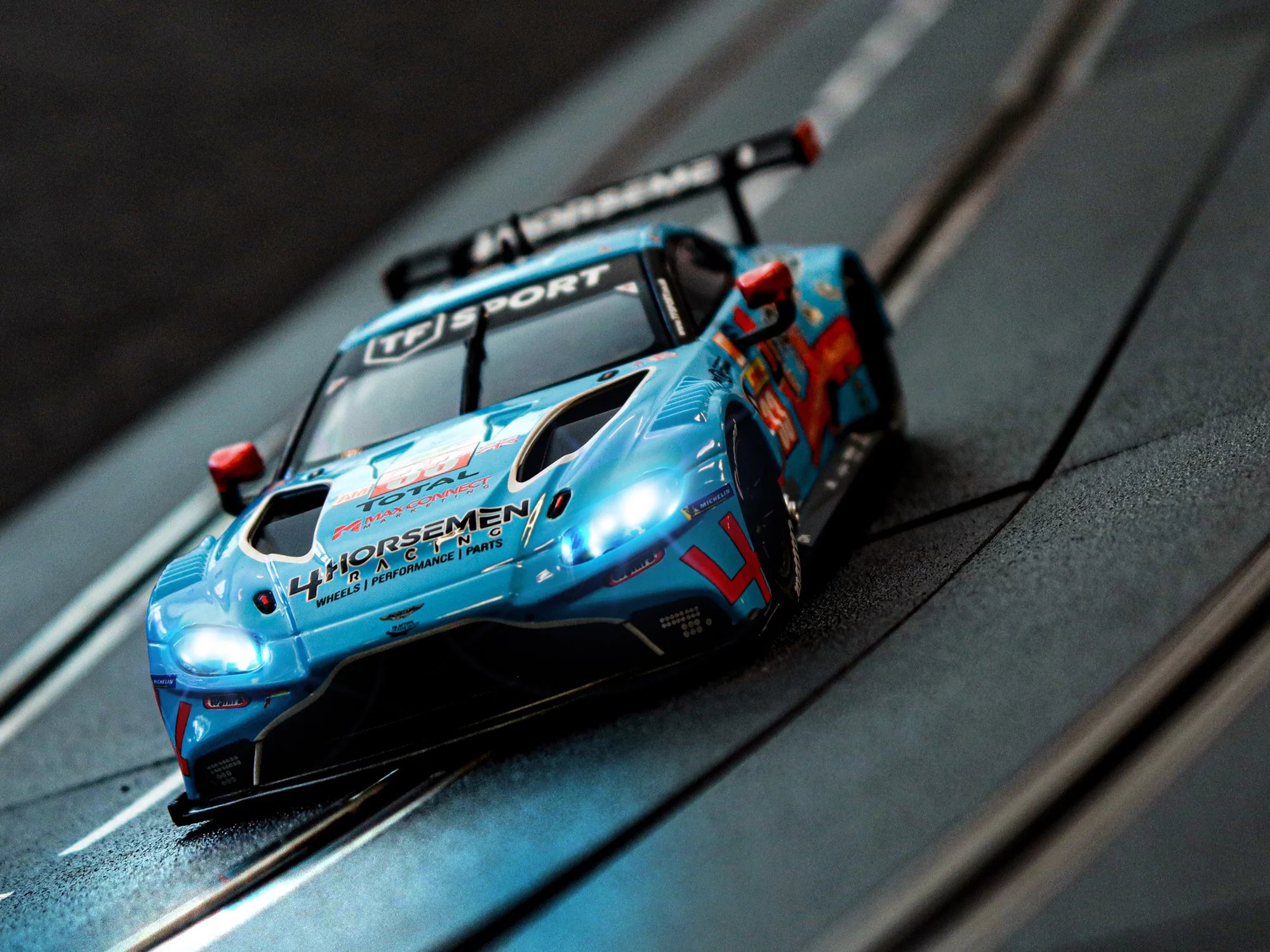 carrera-digital-132-aston-martin-vantage-gte-no-33-slotcar image 2