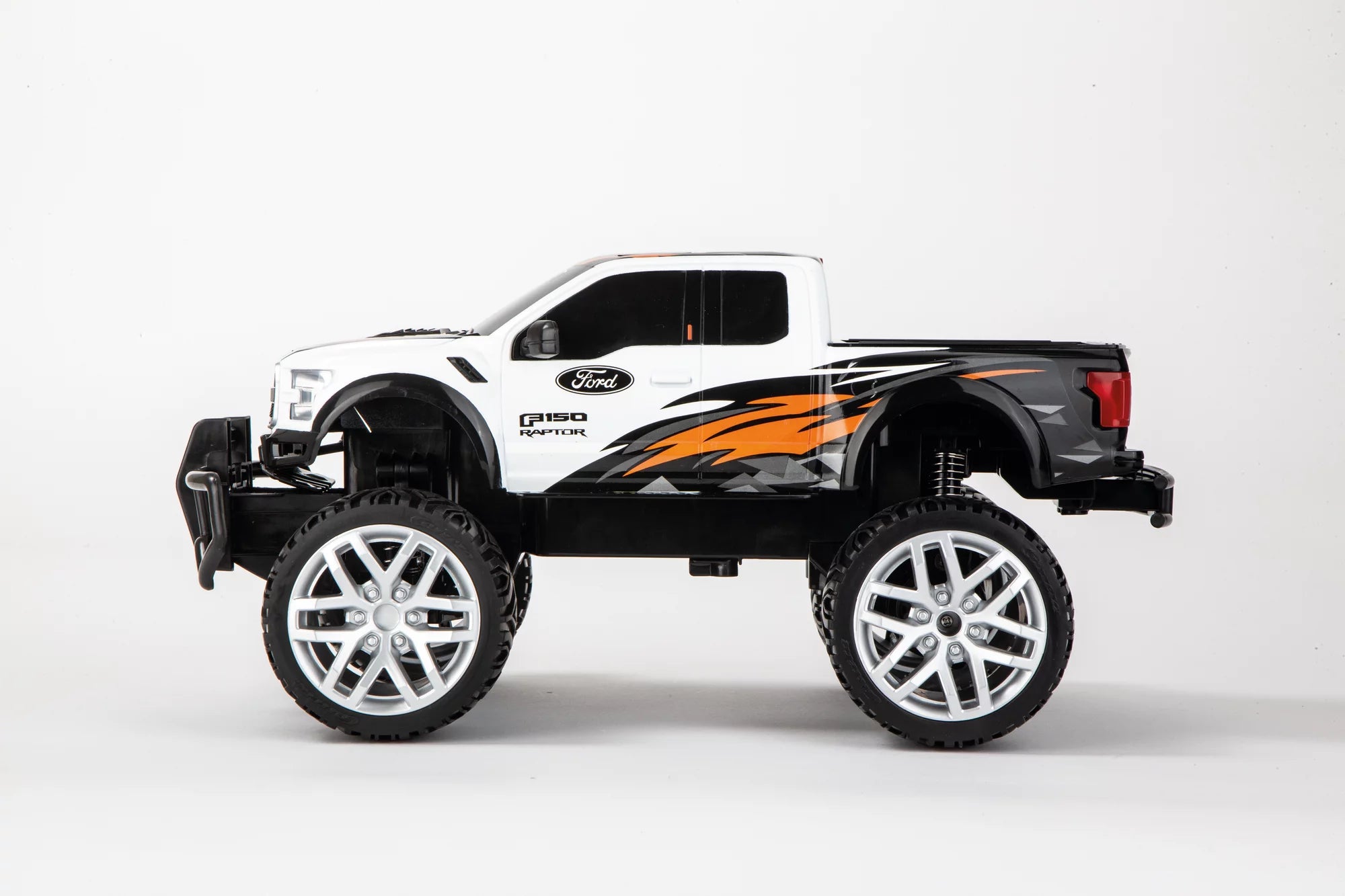 carrera-action-ford-f-150-raptor-rc-auto-2-4-ghz-wei-flammen image 4