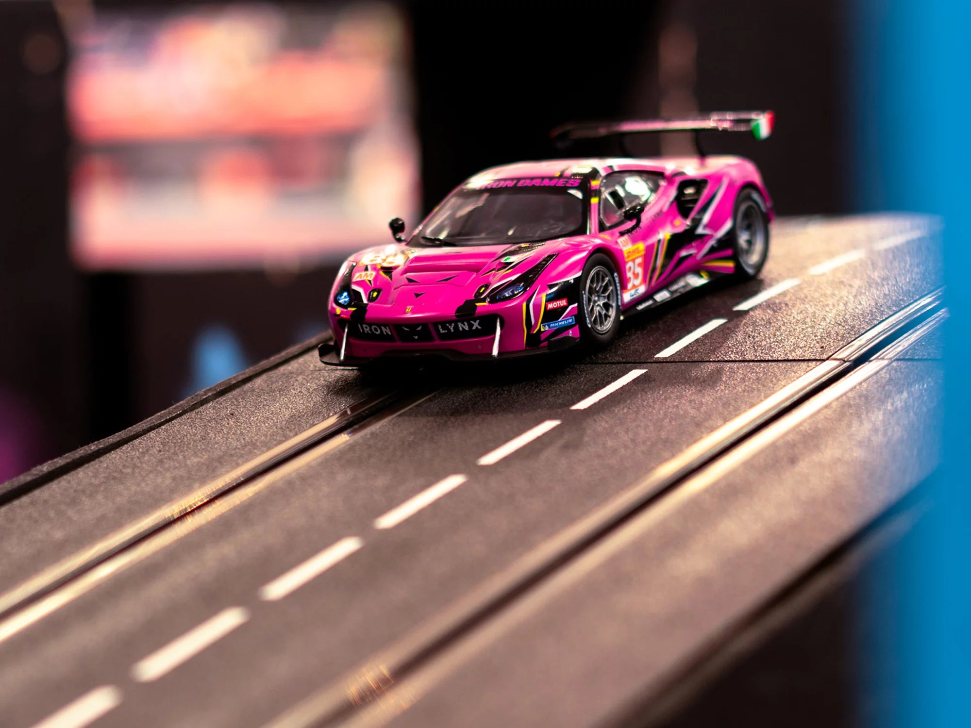 carrera-digital-132-ferrari-488-gt3-iron-dames-no-85-slotcar-2 image 4