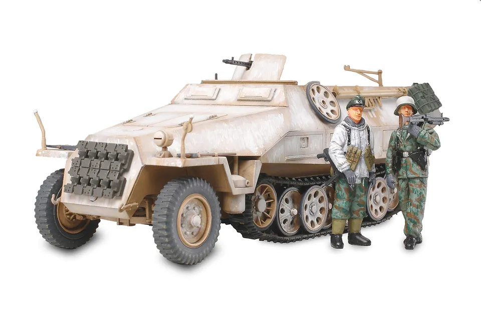 tamiya-static-models-sd-kfz-251-1-ausf-d-1-48-bausatz image 1