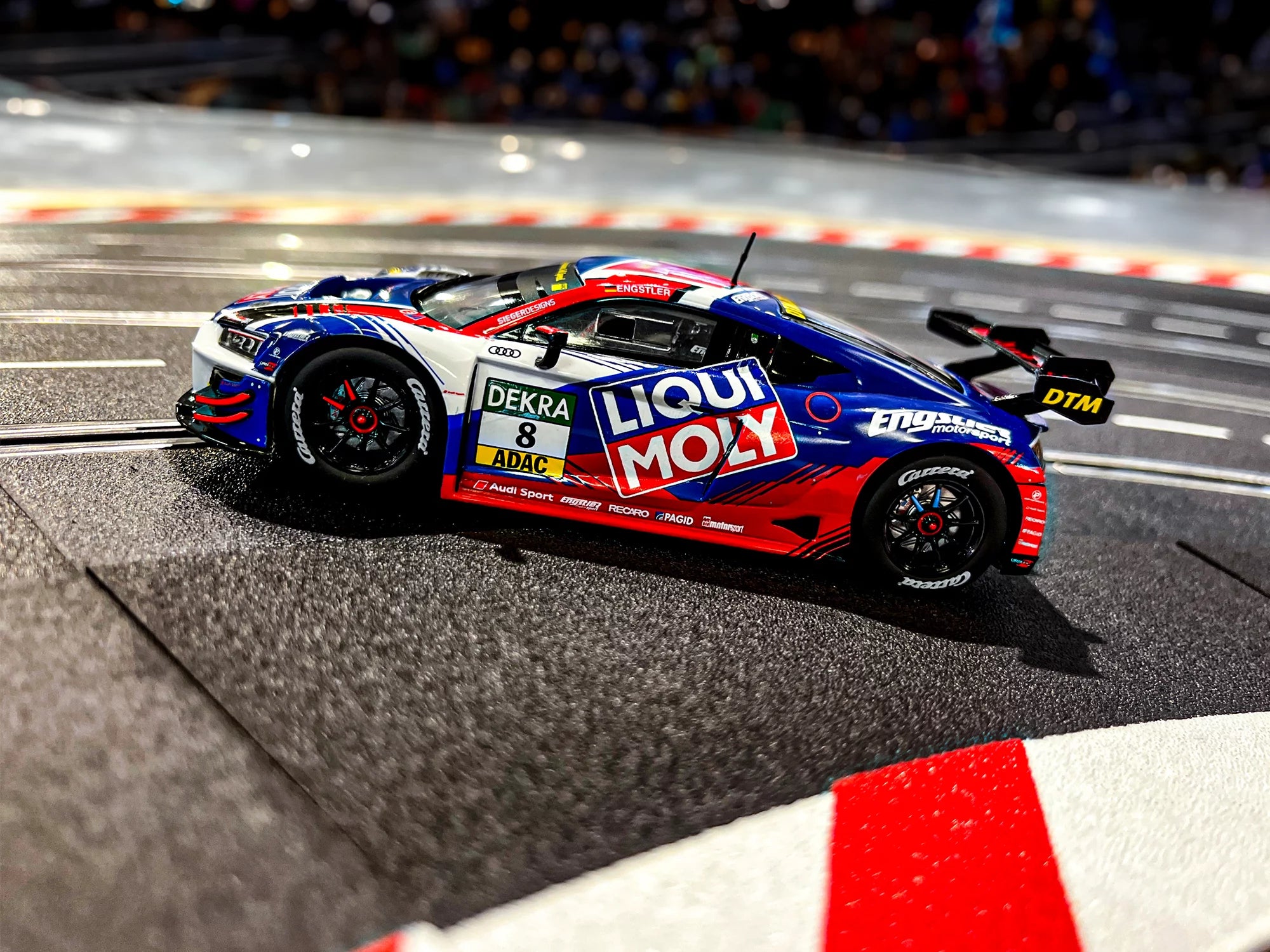 carrera-audi-r8-lms-gt3-evo-ii-engstler-no-8-slotcar-1-24 image 2