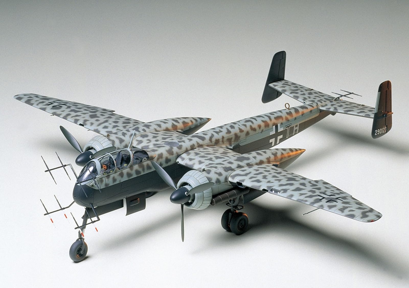 tamiya-heinkel-he219-uhu-1-48-bausatz-61057 image 3