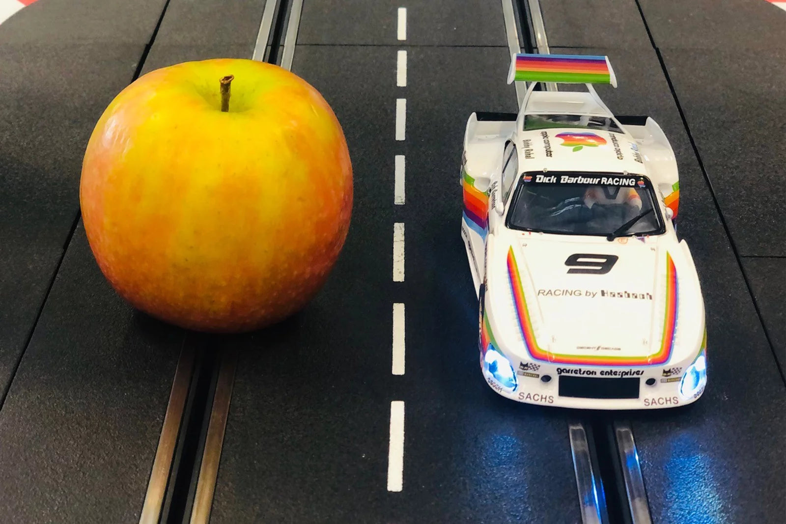 carrera-digital-132-porsche-kremer-935-k3-slotcar-no-9-sebring-1980 image 2