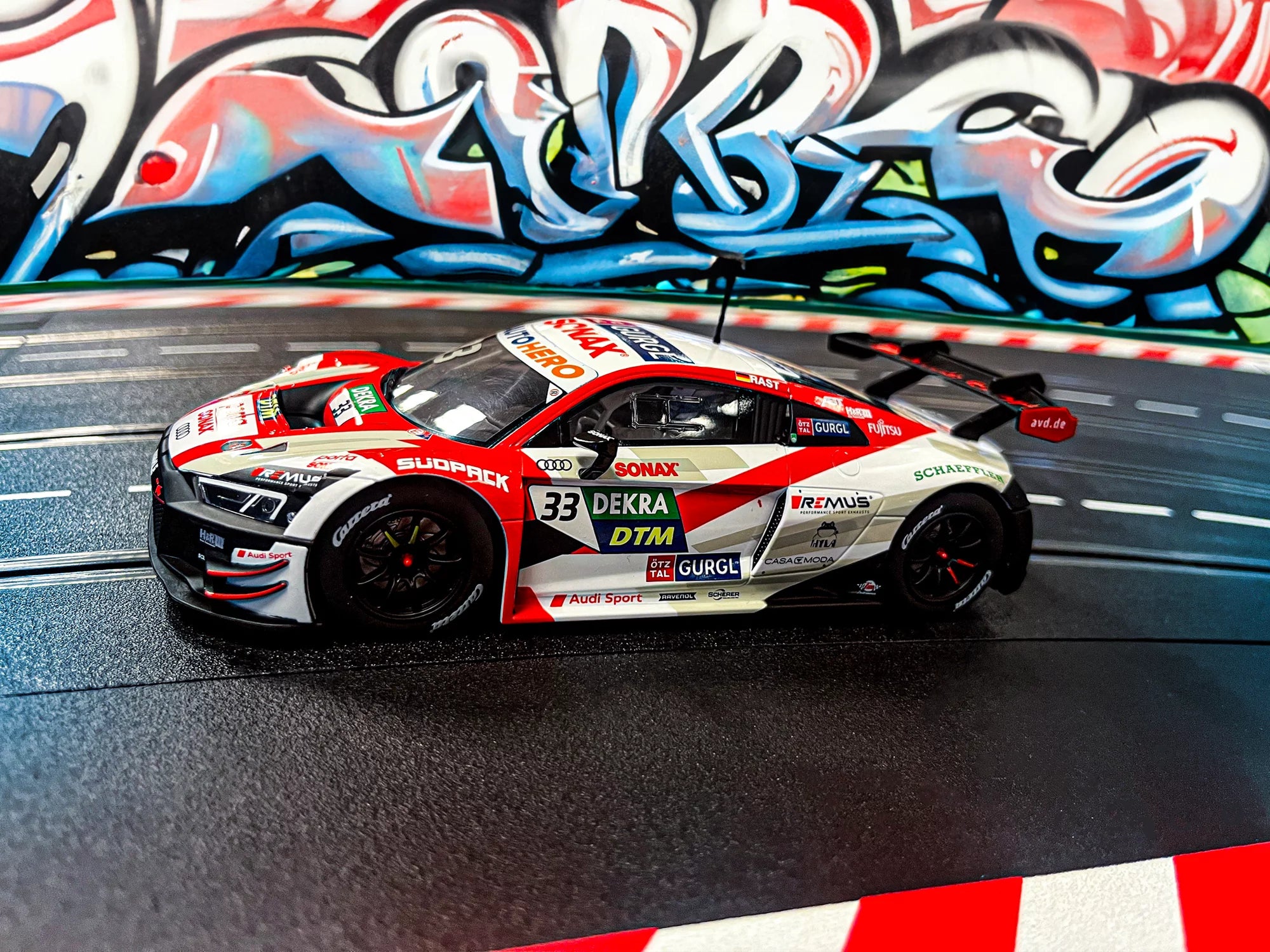 carrera-digital-124-audi-r8-lms-gt3-slotcar-abt-no-33-1-24 image 2