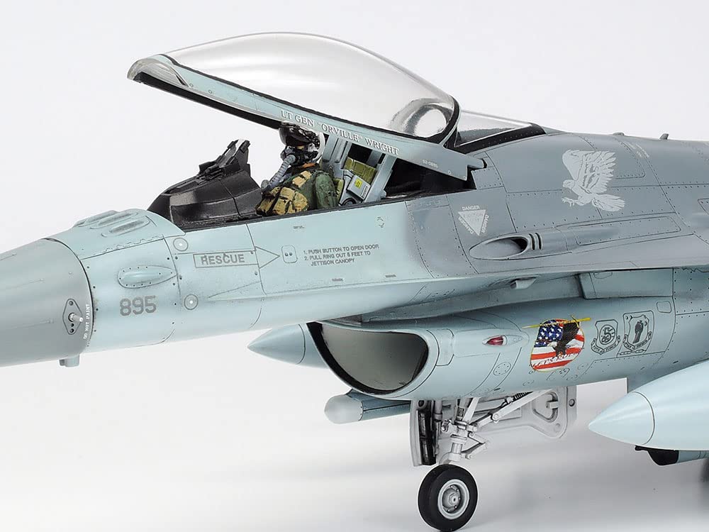 tamiya-static-models-300061098-f-16cj-1-48-flugzeug-bausatz-grau image 4