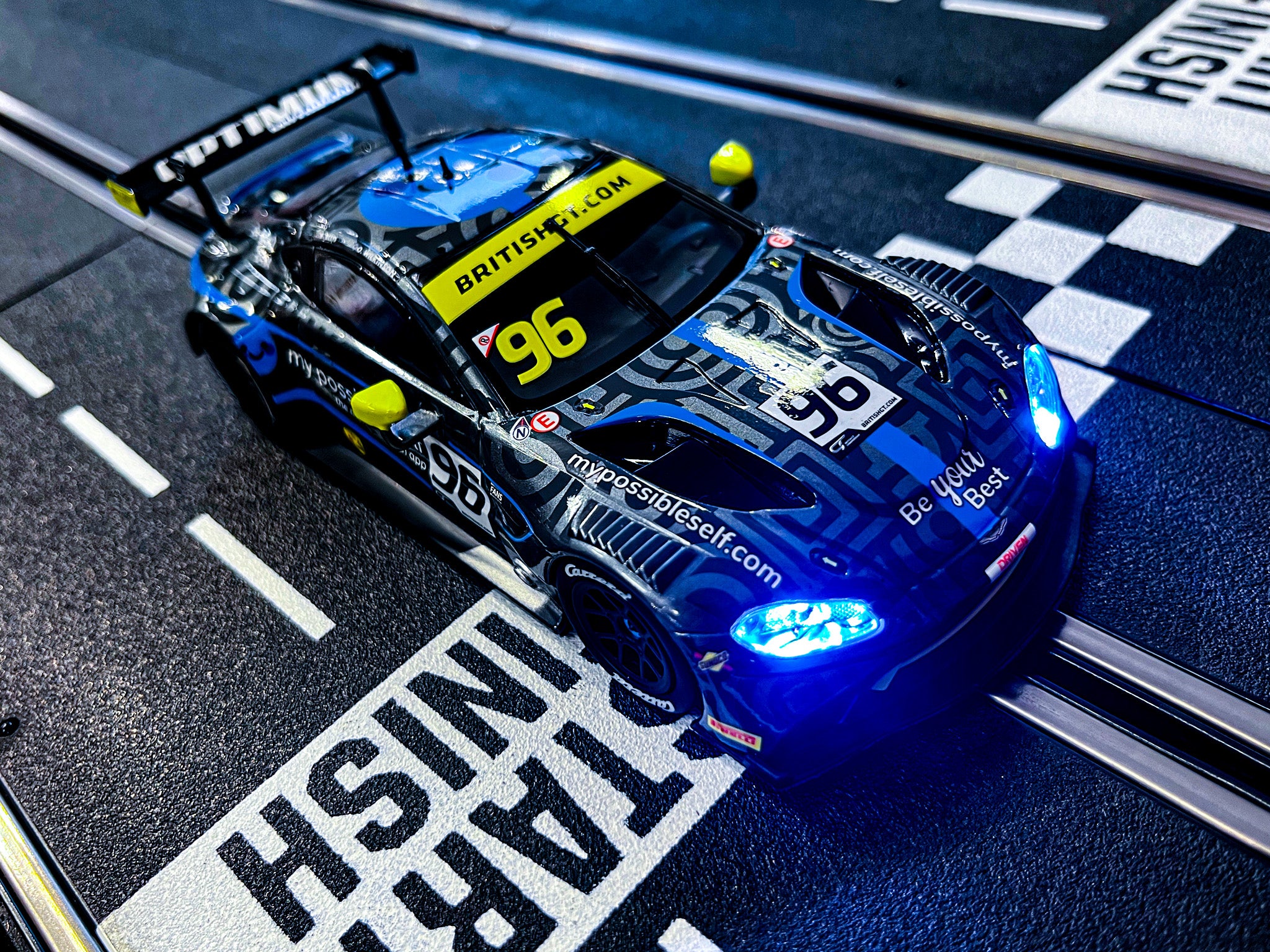 carrera-digital-132-aston-martin-vantage-gte-optimum-slotcar-1-32 image 7