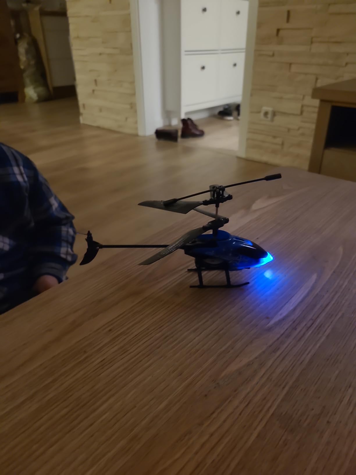 Fliegt im Wohnzimmer