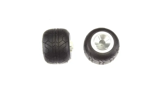 carrera-digital-132-hinterreifen-mit-felgen-2er-set-ersatzreifen image 1
