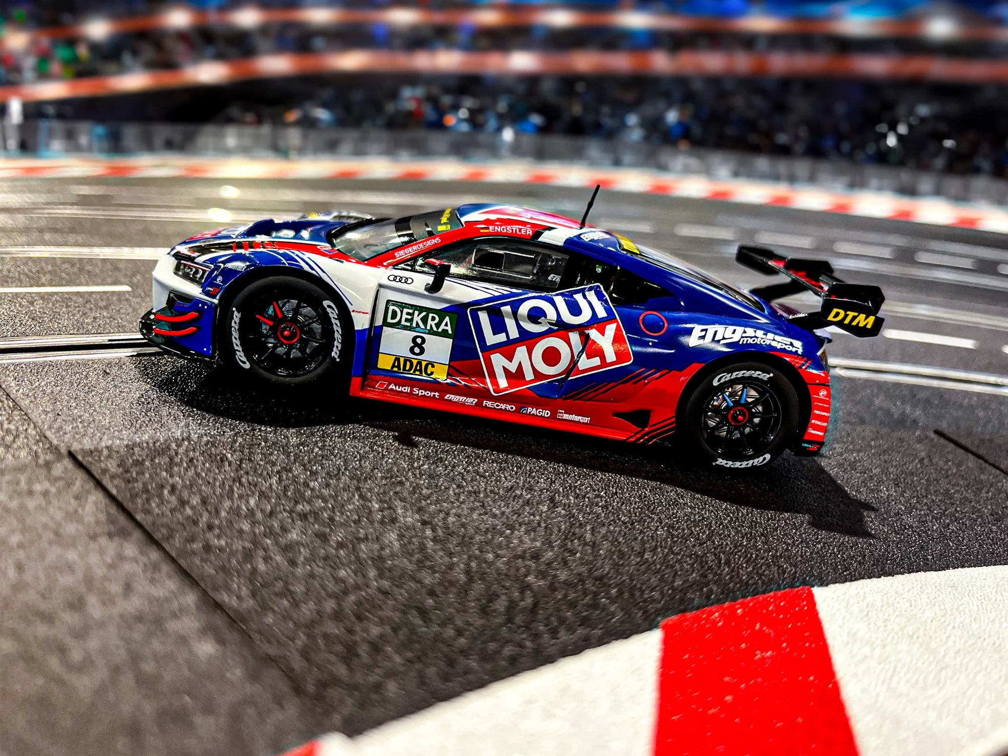carrera-digital-132-audi-r8-lms-gt3-evo-ii-engstler-no-8-slotcar image 3