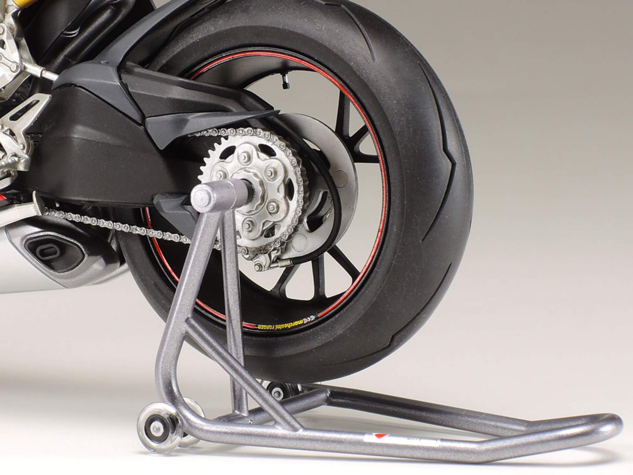 tamiya-ducati-1199-panigale-s-tricolore-bausatz-1-12-300014132 image 8