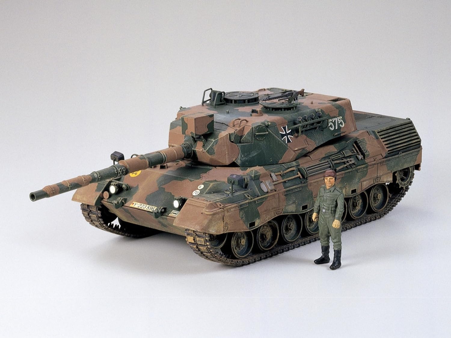 tamiya-35112-leopard-1a4-plastikbausatz-1-35-figur image 4