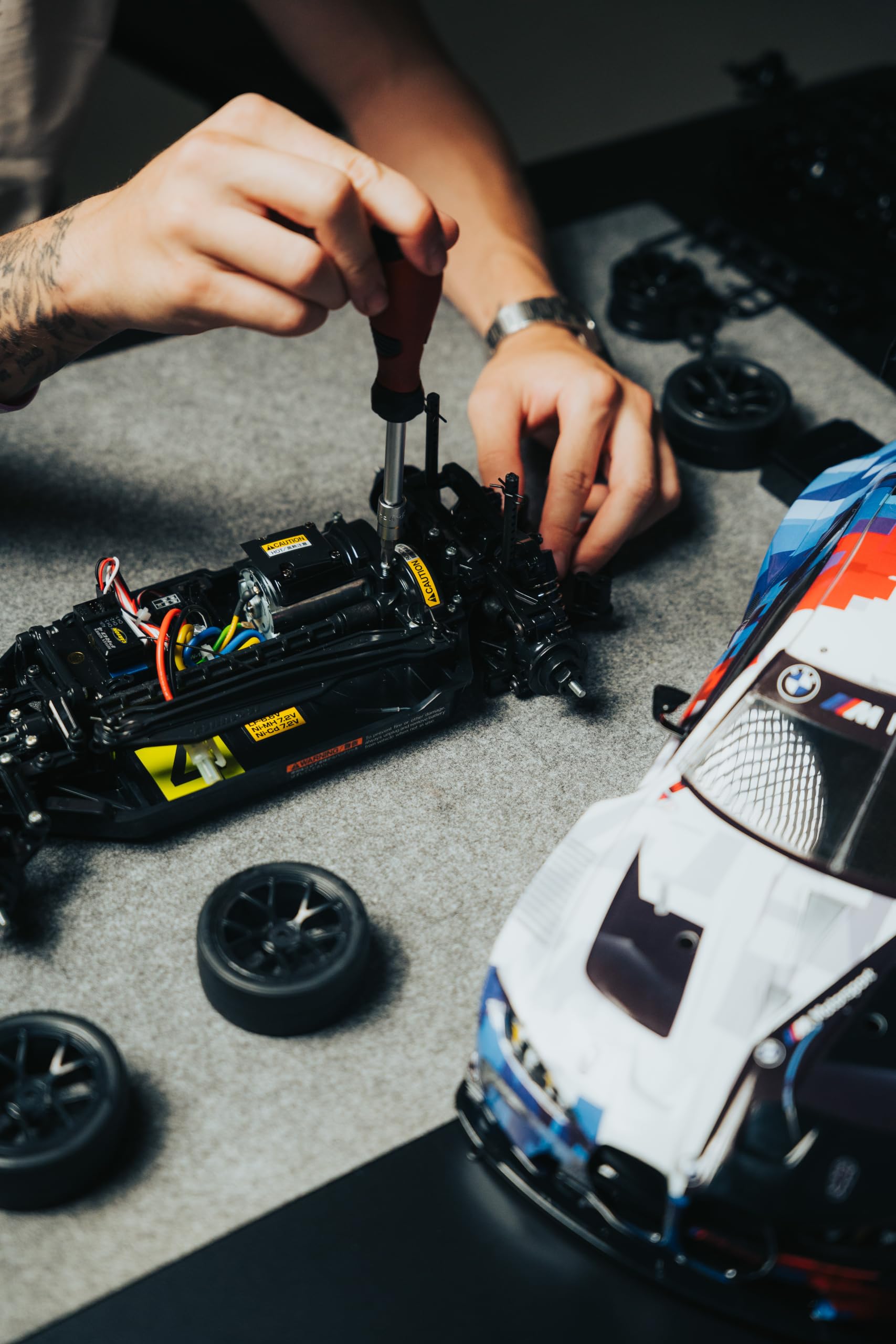 tamiya-tt-02-bmw-m4-gt3-evo-2025-rc-auto-bausatz-1-10-4wd image 5