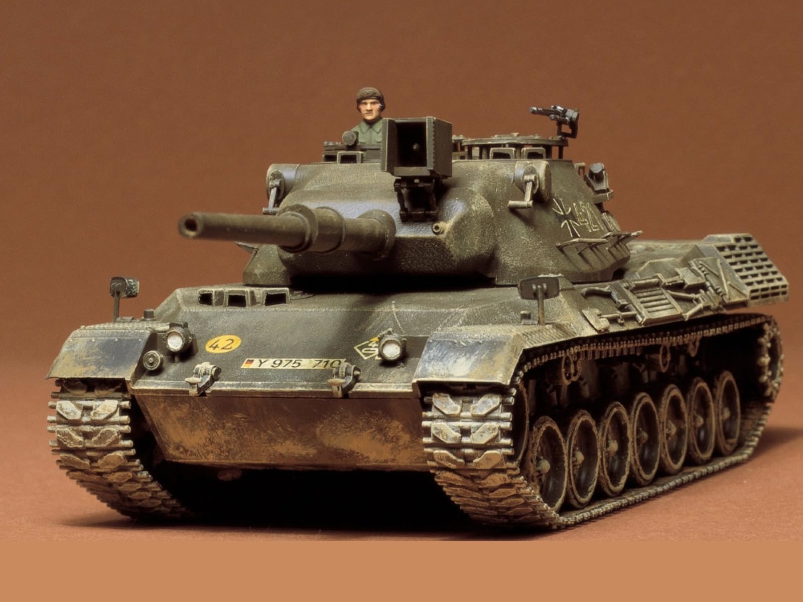 tamiya-35064-leopard-1-bundeswehr-panzerbausatz-1-35 image 3