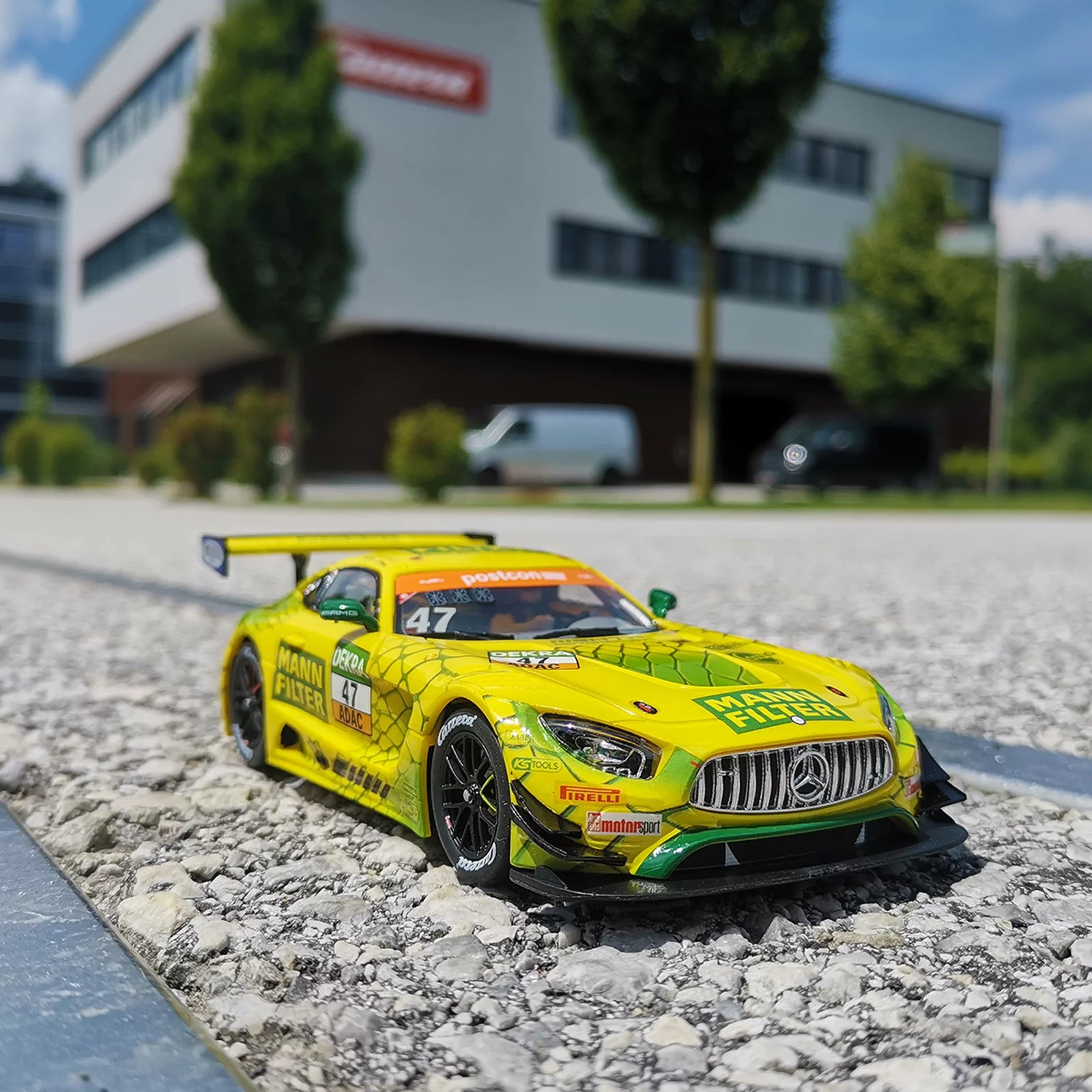 carrera-digital-132-mercedes-amg-gt3-mann-filter-no-47-slotcar image 3