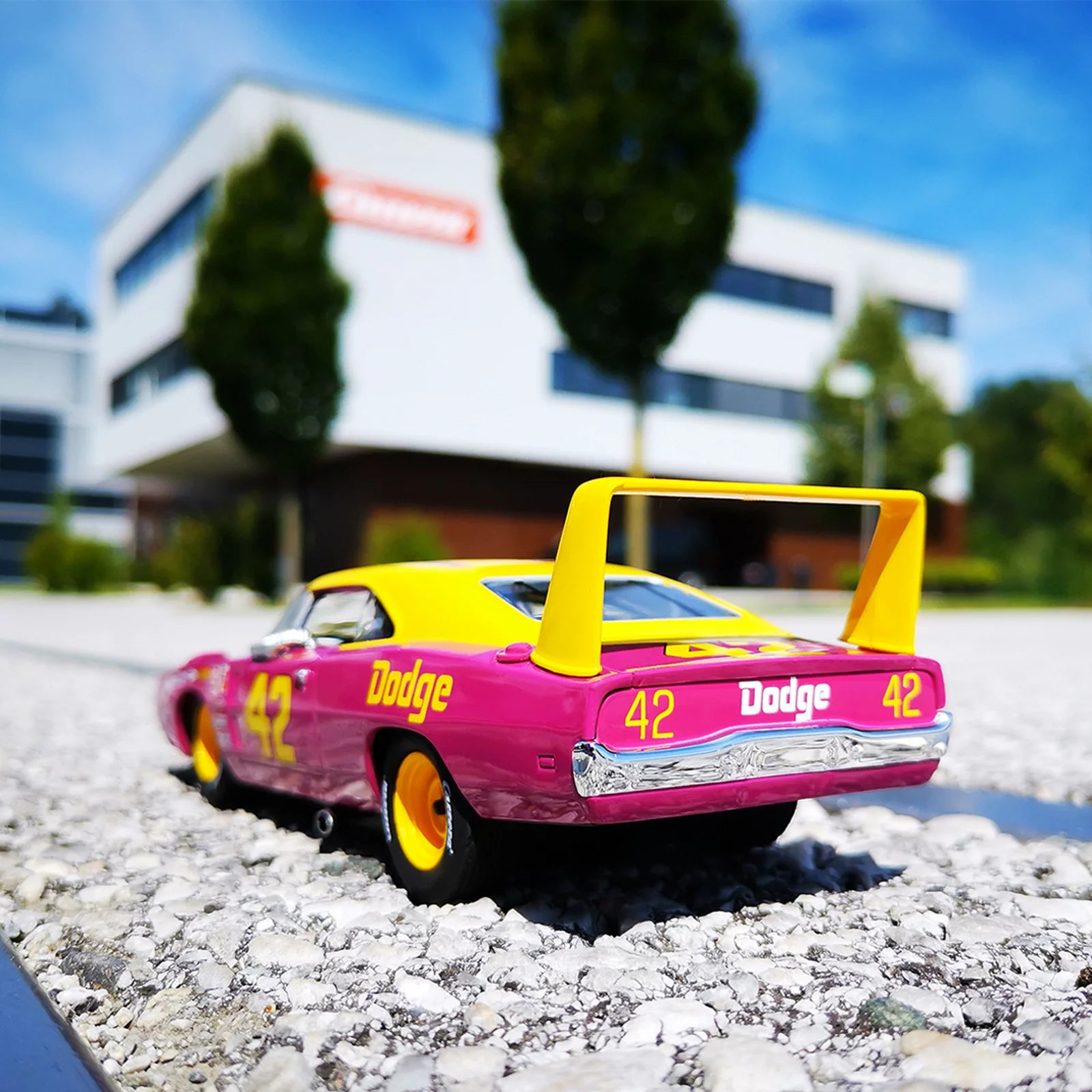 carrera-action-dodge-charger-daytona-slotcar-no-42-muscle-car image 3