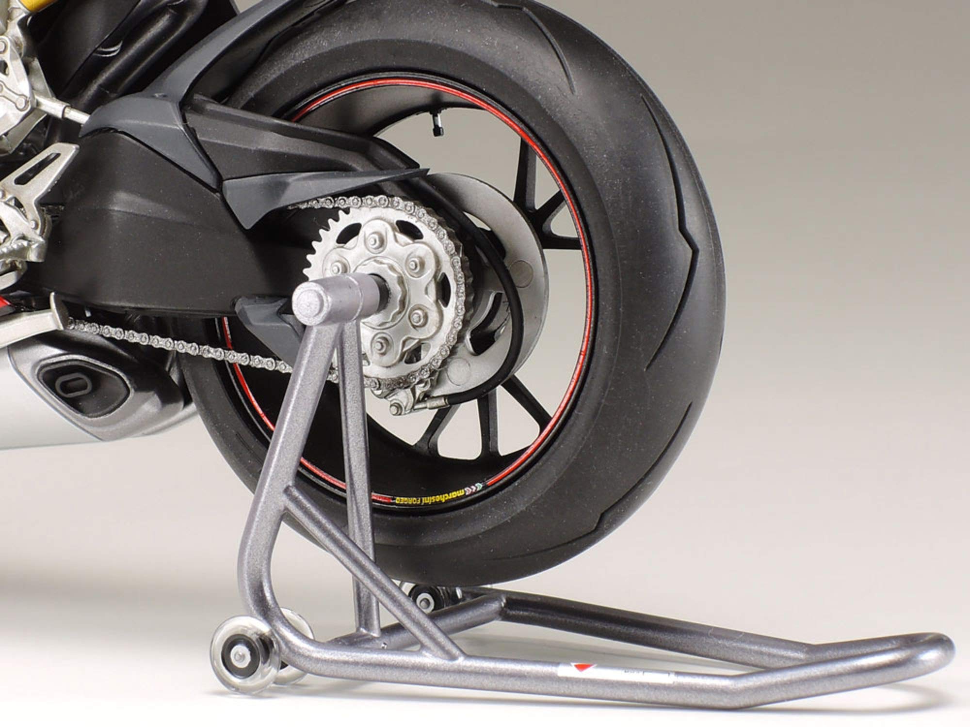 tamiya-300114132-ducati-1199-panigale-s-modellbausatz-1-12-tricolore image 4
