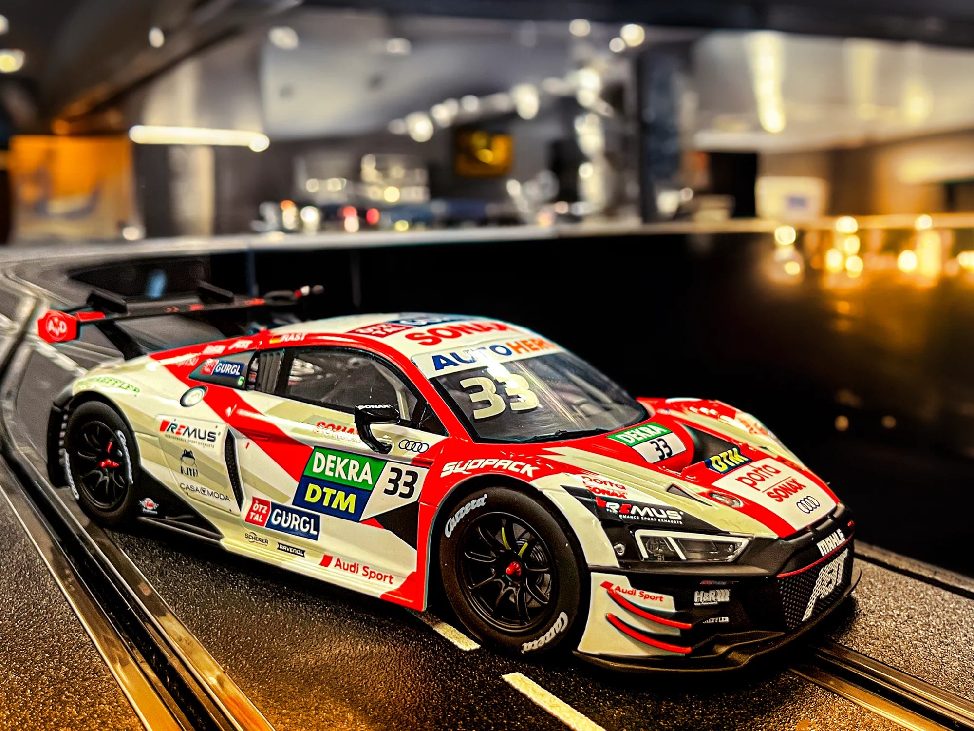 carrera-digital-124-audi-r8-lms-gt3-slotcar-abt-no-33-1-24 image 3