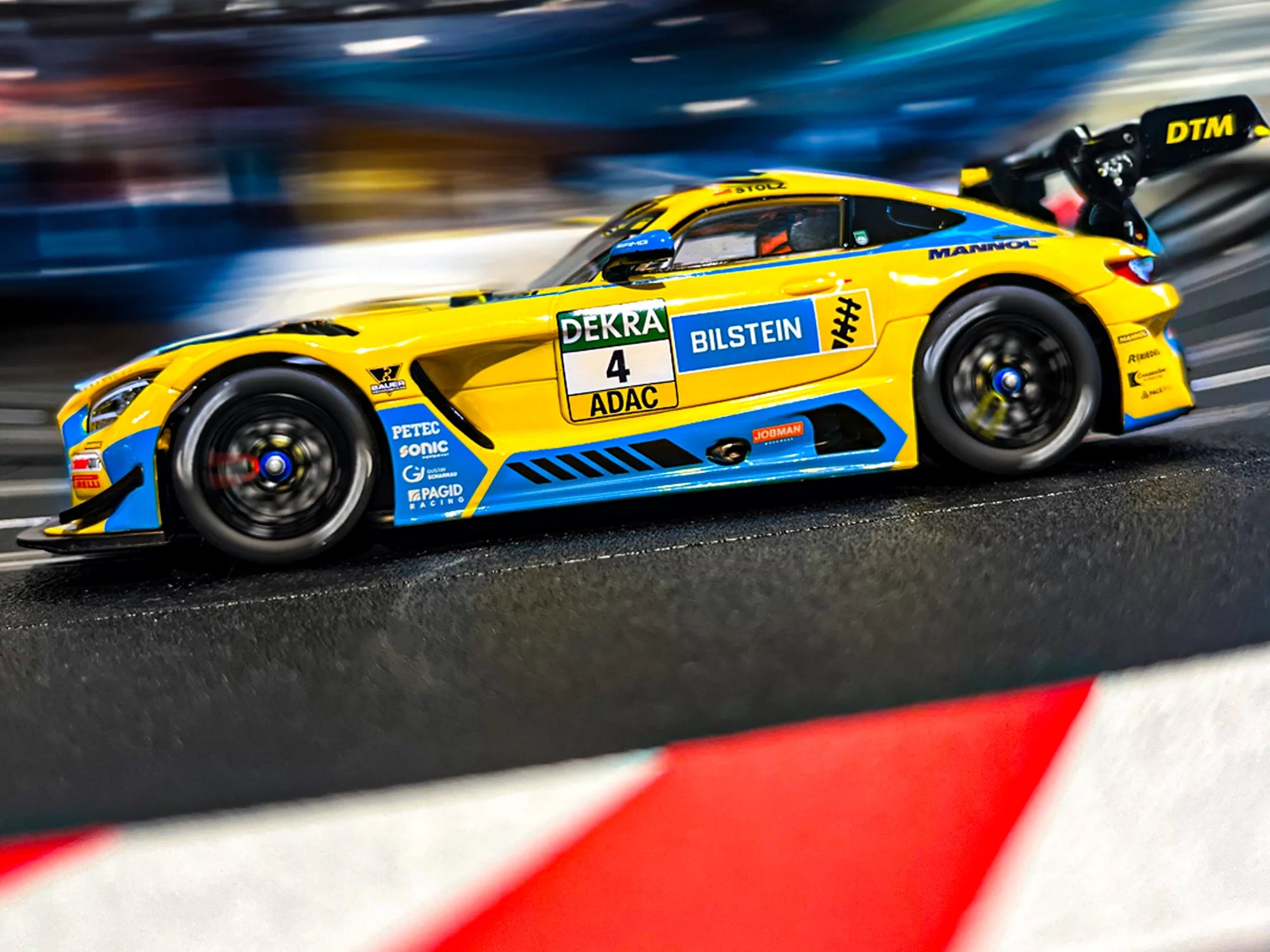 carrera-digital-132-mercedes-amg-gt3-evo-hrt-no-4-slotcar image 3