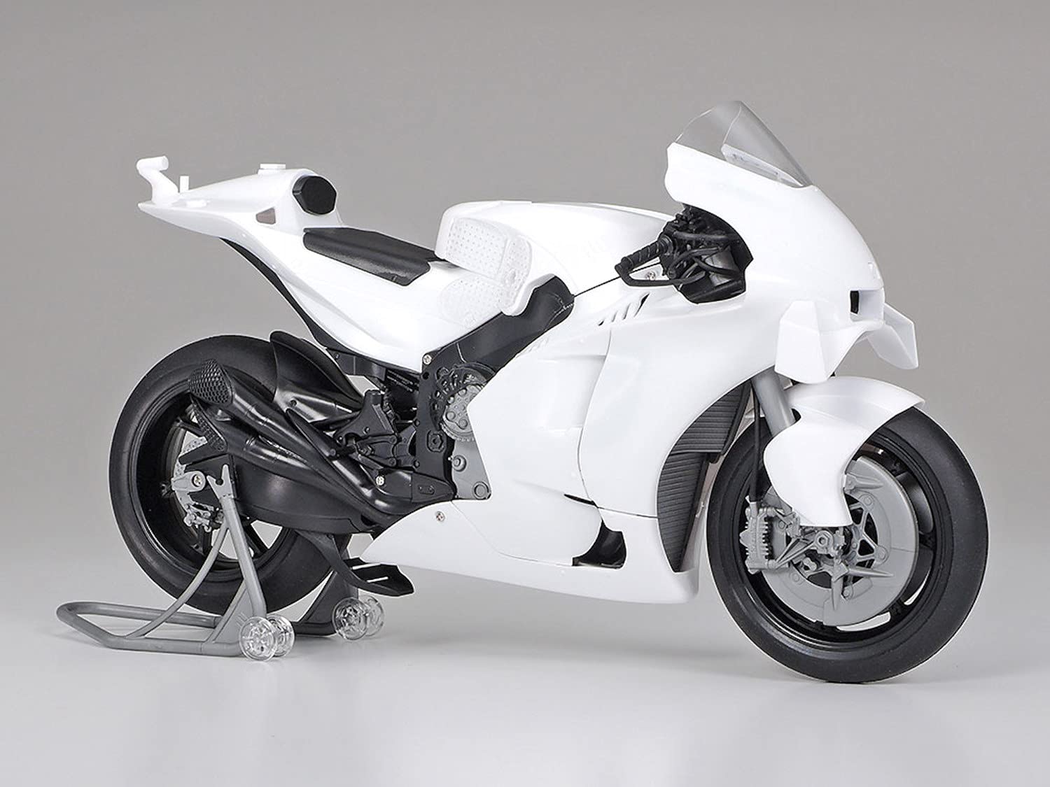 tamiya-14139-team-suzuki-gsx-rr-2020-motorradbausatz-1-12 image 2