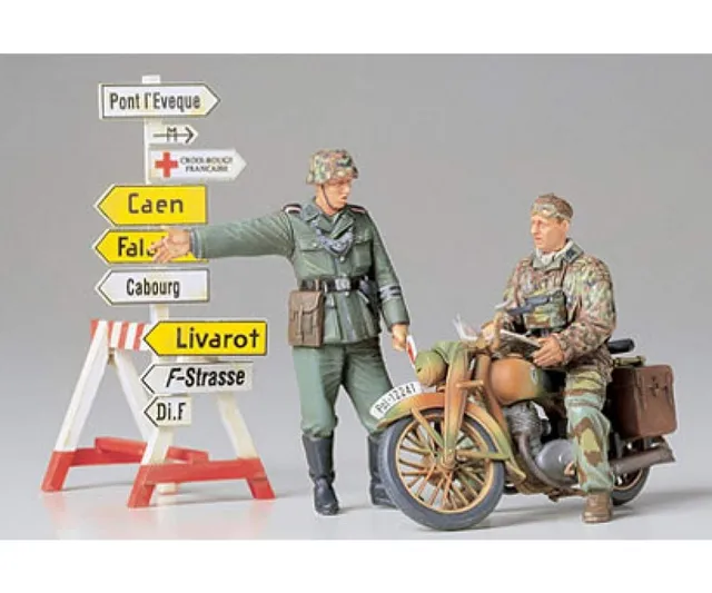 tamiya-300035241-diorama-set-motorrad-wegweiser-1-35-2 image 1