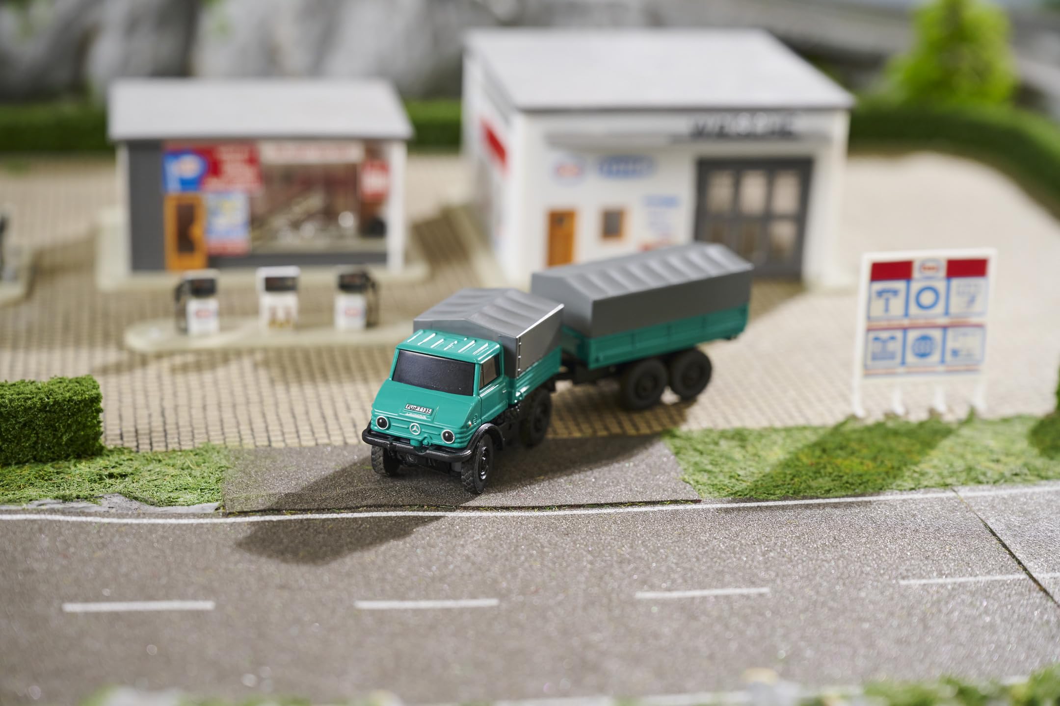 carson-500504165-mb-unimog-forst-h-nger-1-87-rtr image 6