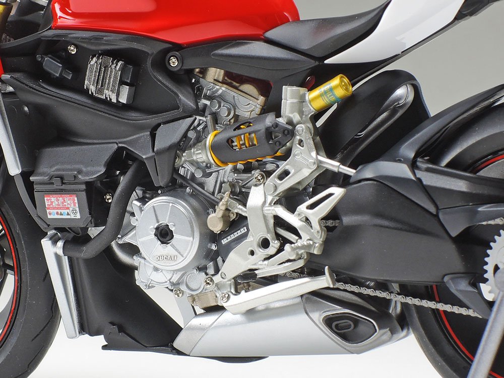 tamiya-ducati-1199-panigale-s-tricolore-bausatz-1-12-300014132 image 4