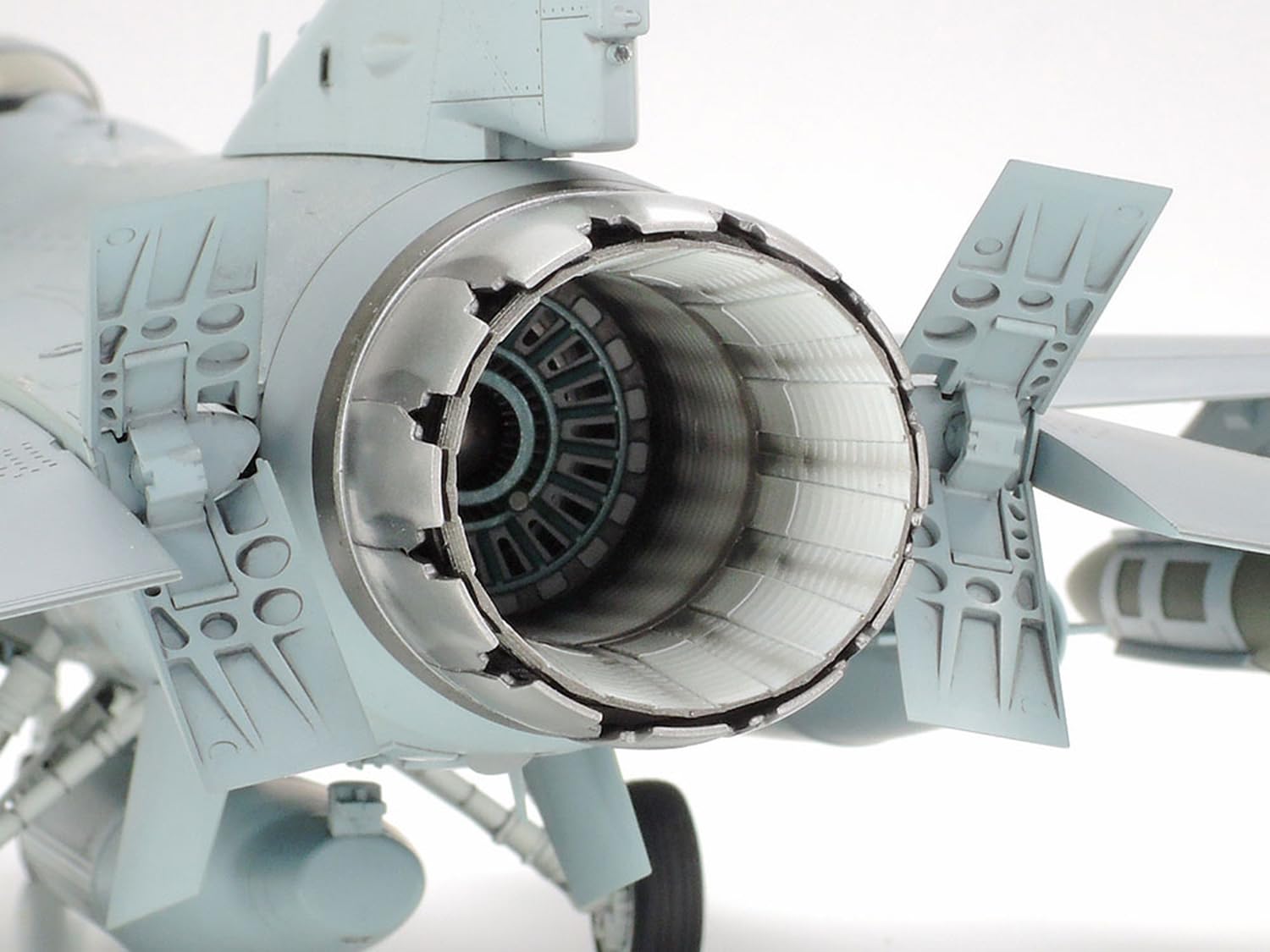 tamiya-60315-f-16cj-fighting-falcon-bausatz-1-32 image 5