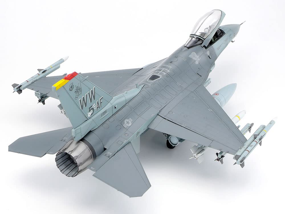 tamiya-static-models-300061098-f-16cj-1-48-flugzeug-bausatz-grau image 3