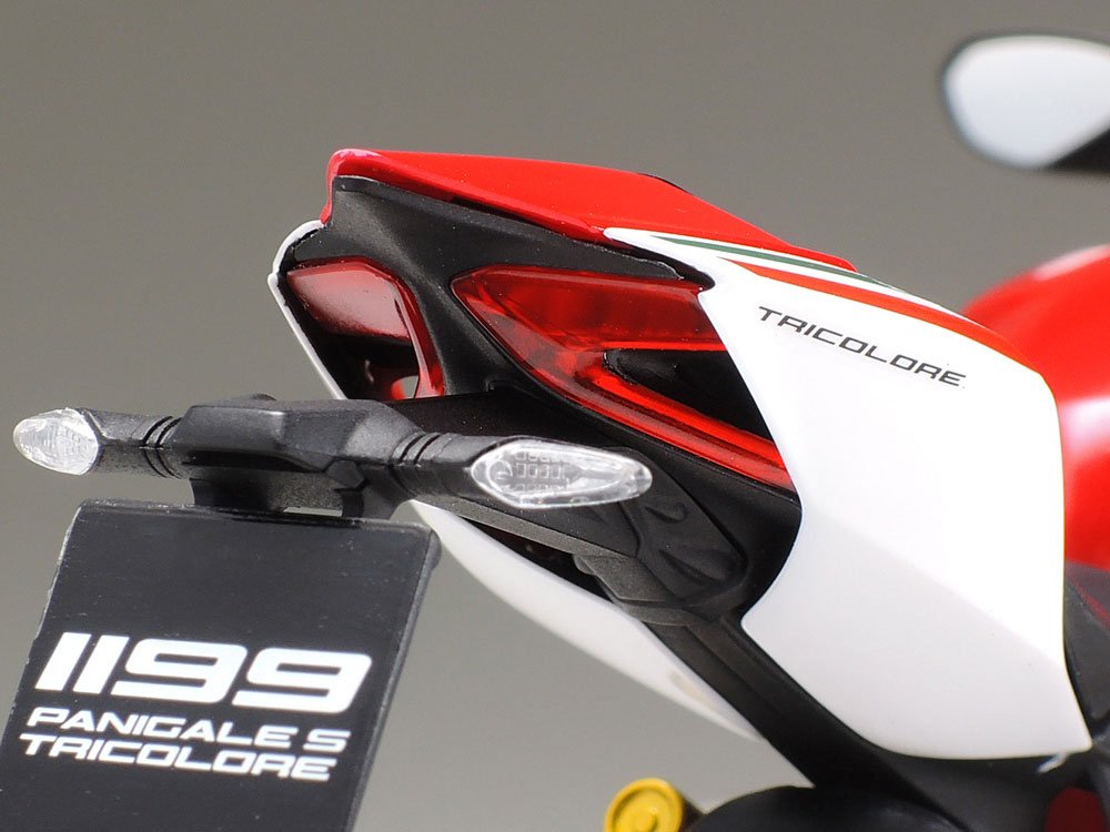 tamiya-ducati-1199-panigale-s-tricolore-bausatz-1-12-300014132 image 7