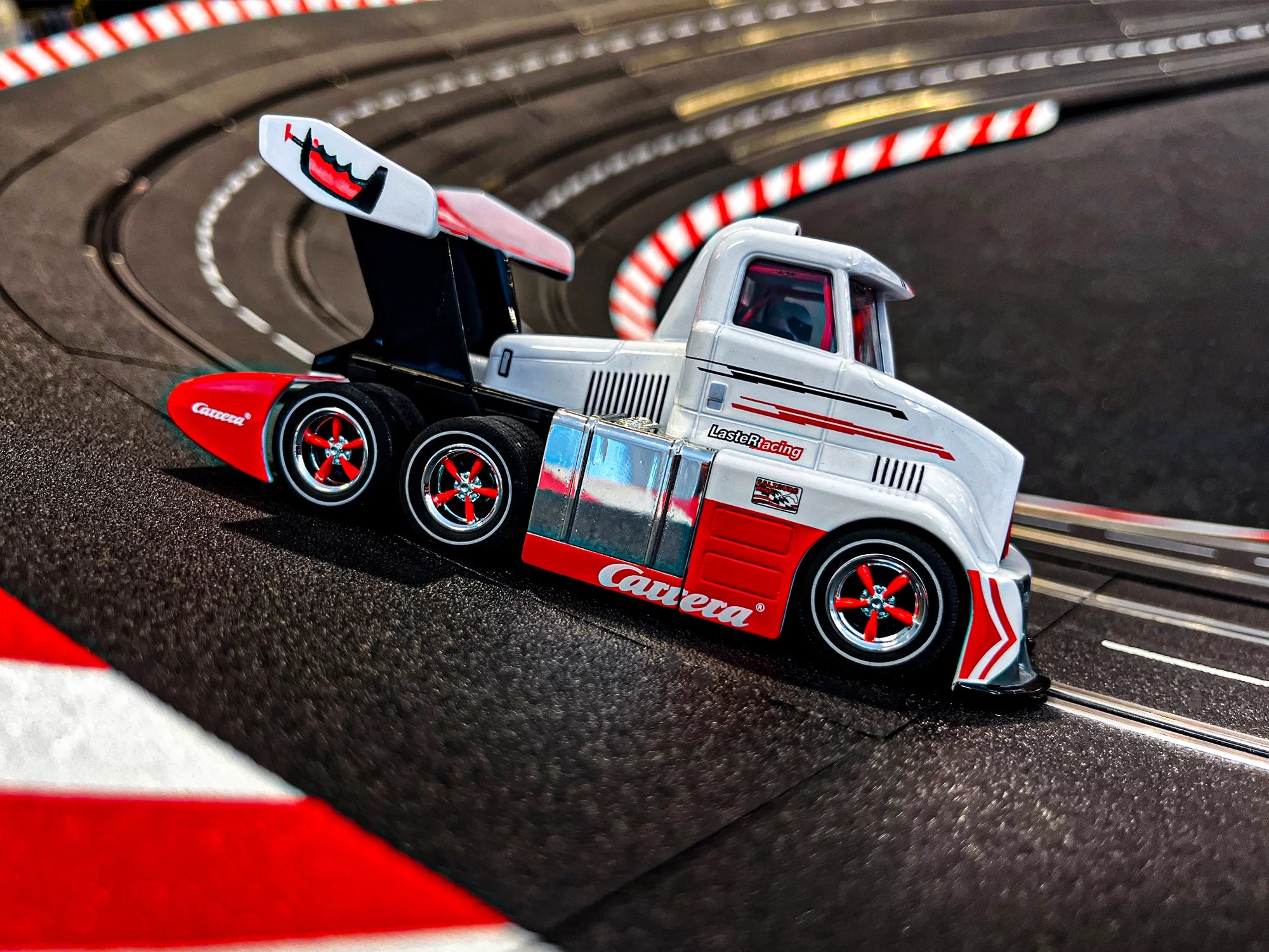 carrera-digital-132-race-taxi-racetruck-slotcar-1-32-frontlicht image 2
