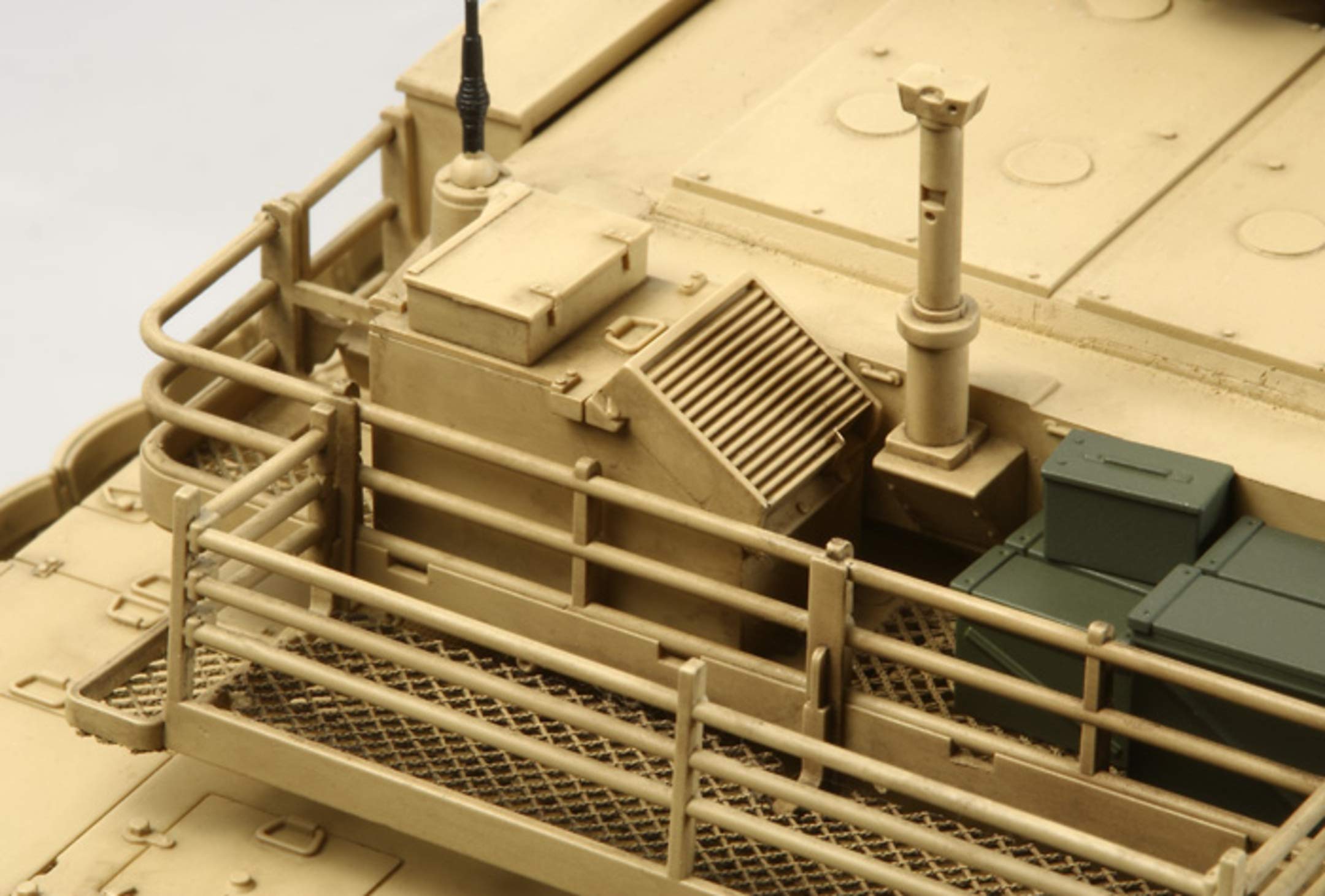 tamiya-35326-m1a2-sep-abrams-tusk-ii-panzerbausatz-1-35 image 8