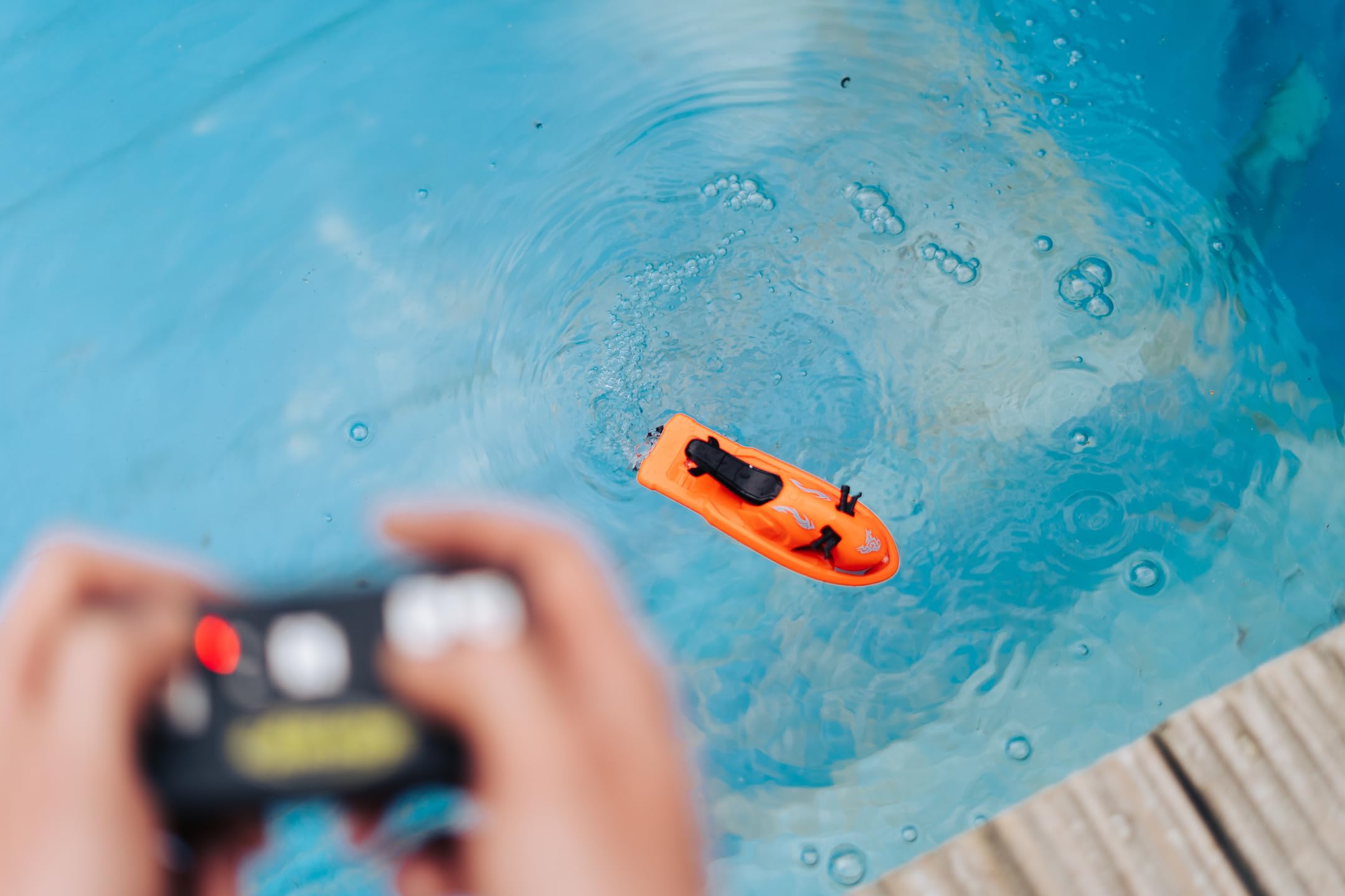 carson-nano-racer-jetski-rc-boot-orange-2-4-ghz image 4