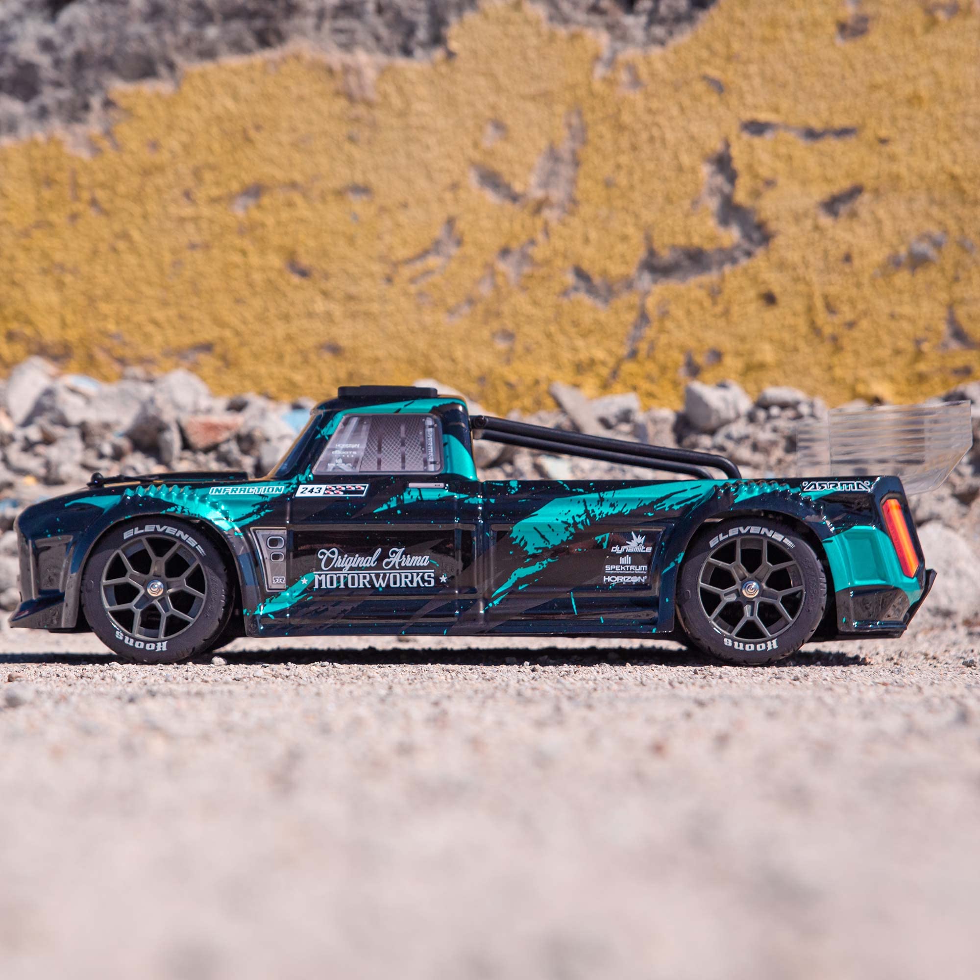 arrma-infraction-1-8-3s-brushless-rc-auto-schwarz-gold-rtr image 4