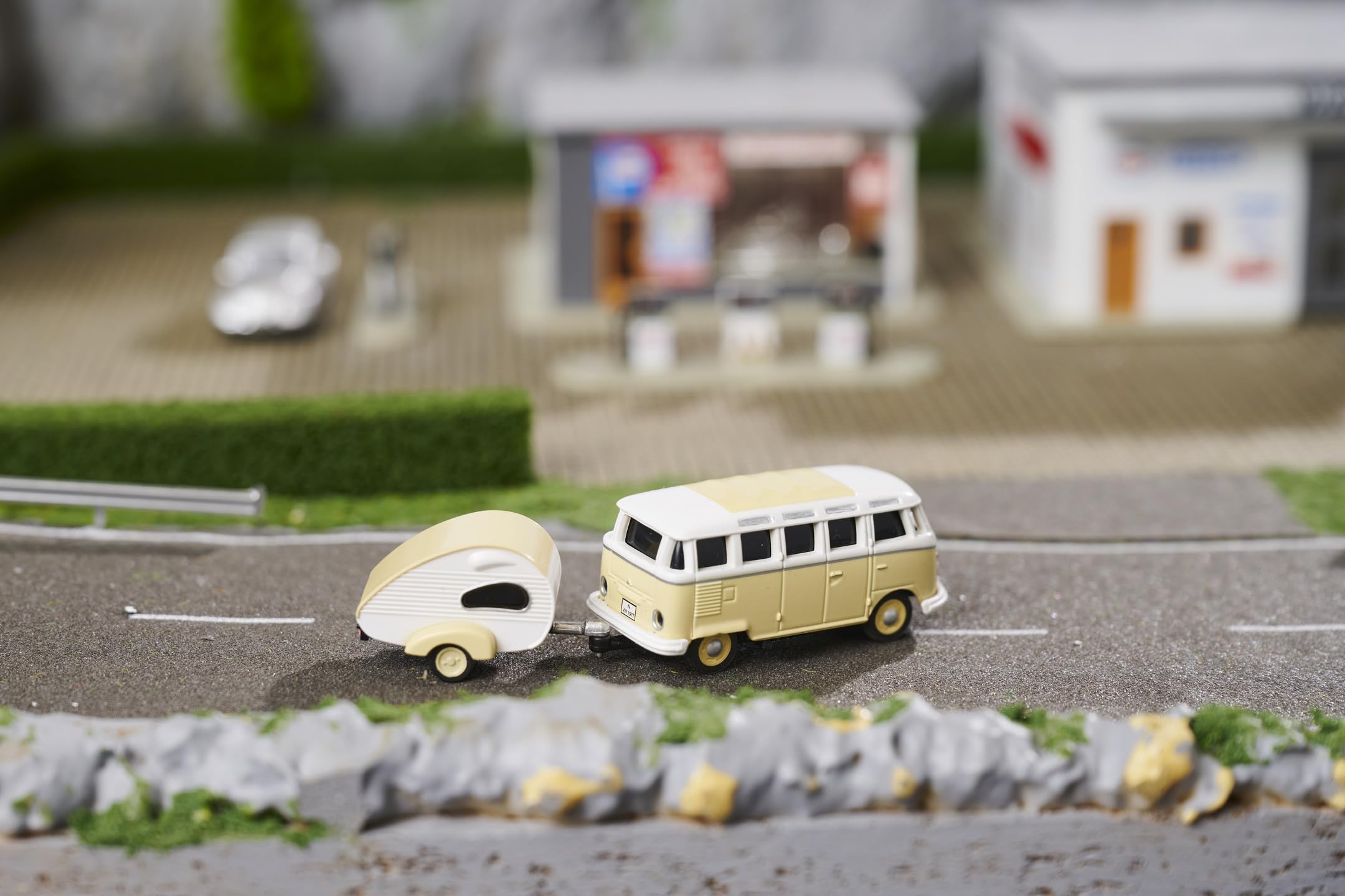 carson-modelsport-vw-t1-samba-bus-500504164-1-87-mit-wohnwagen image 6
