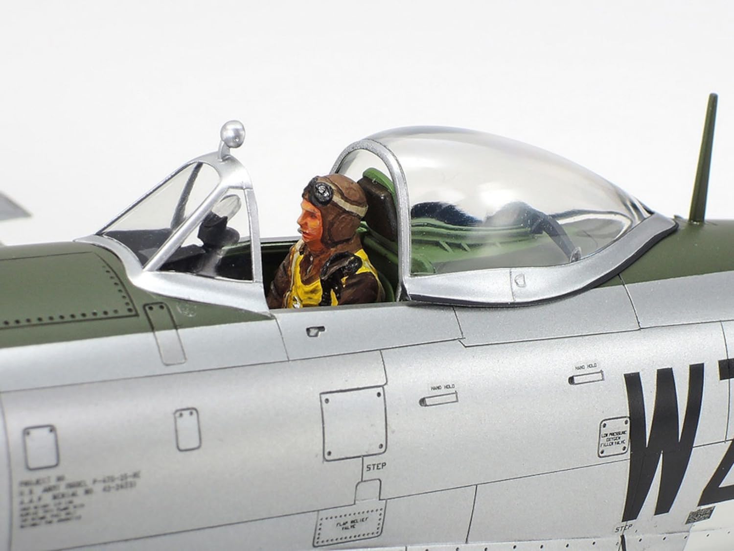 tamiya-300061090-p-47d-thunderbolt-modellbausatz-1-48-unlackiert image 5