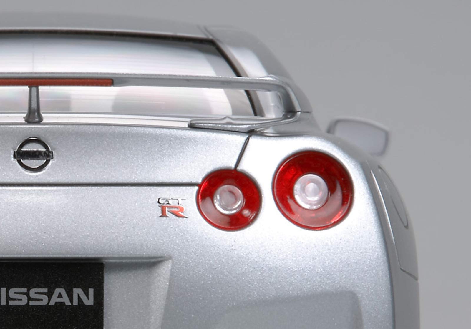 tamiya-300024300-nissan-gt-r-modellbausatz-1-24-unlackiert image 4