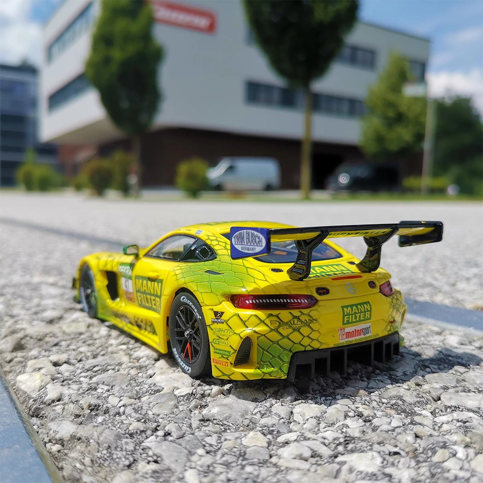 carrera-digital-132-mercedes-amg-gt3-mann-filter-no-47-slotcar image 4