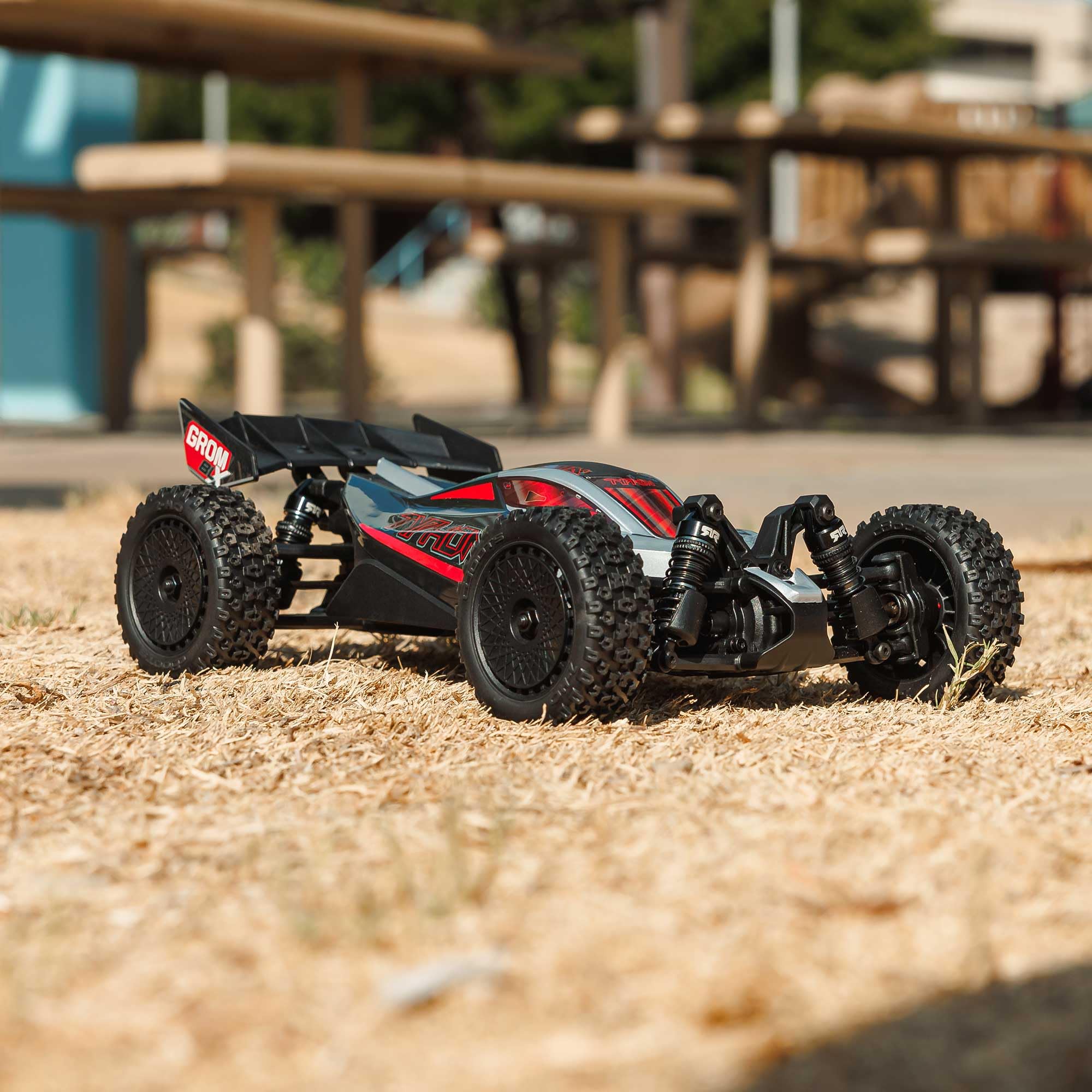 arrma-grom-typhon-223s-blx-buggy-4x4-silber-rtr image 2