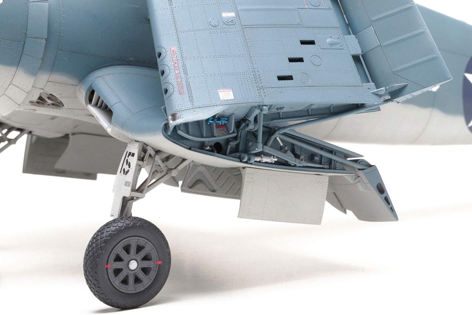 tamiya-60324-1-32-f4u-1-corsair-birdcage-bausatz image 5