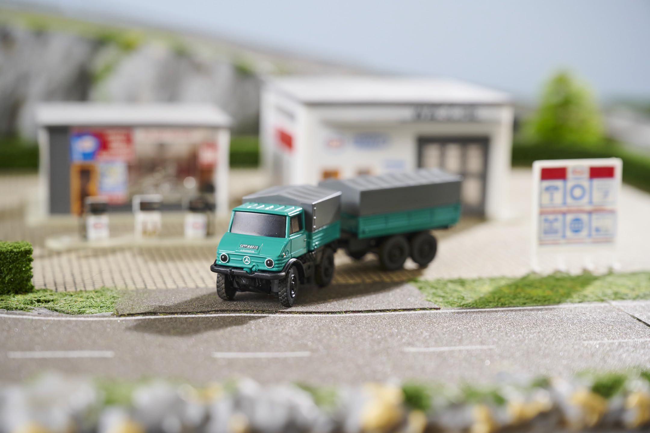carson-500504165-mb-unimog-forst-h-nger-1-87-rtr image 5